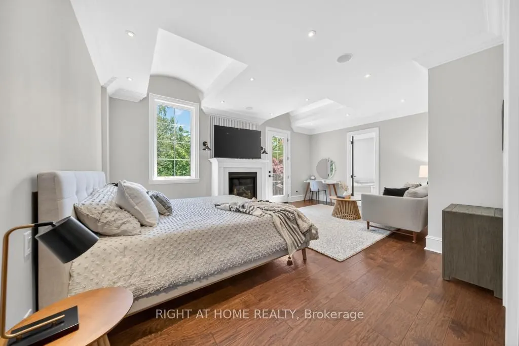64 Ravina Crescent