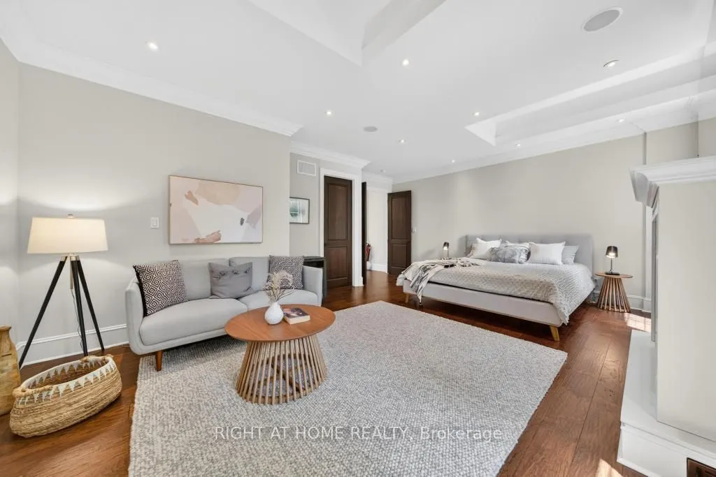 64 Ravina Crescent