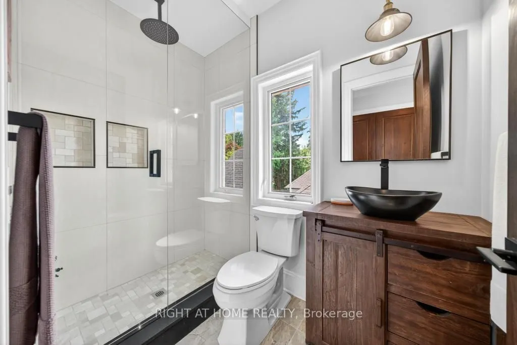 64 Ravina Crescent