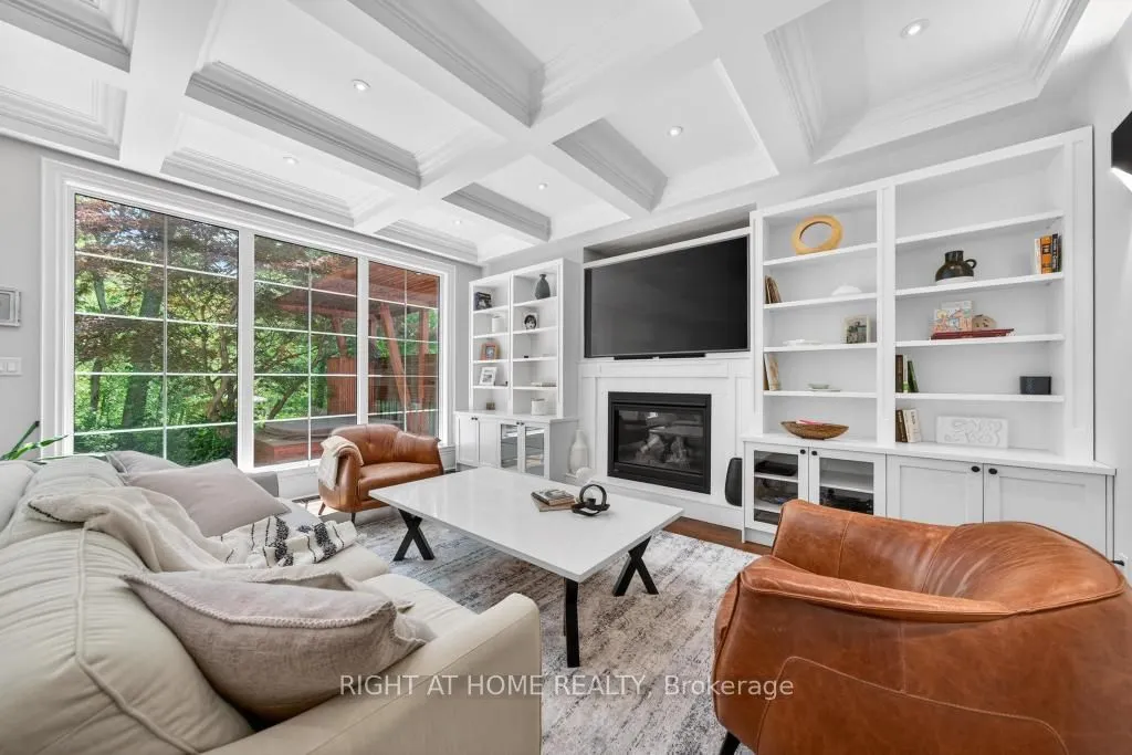 64 Ravina Crescent