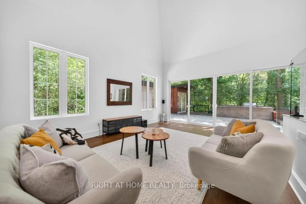 64 Ravina Crescent