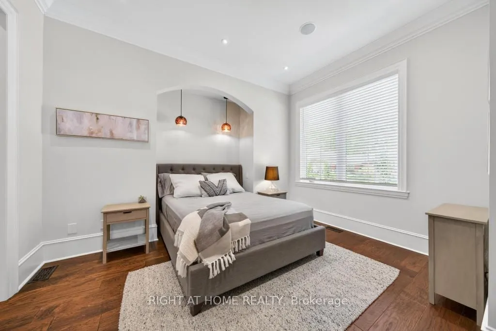 64 Ravina Crescent