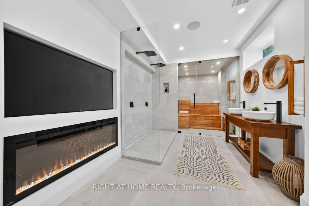 64 Ravina Crescent