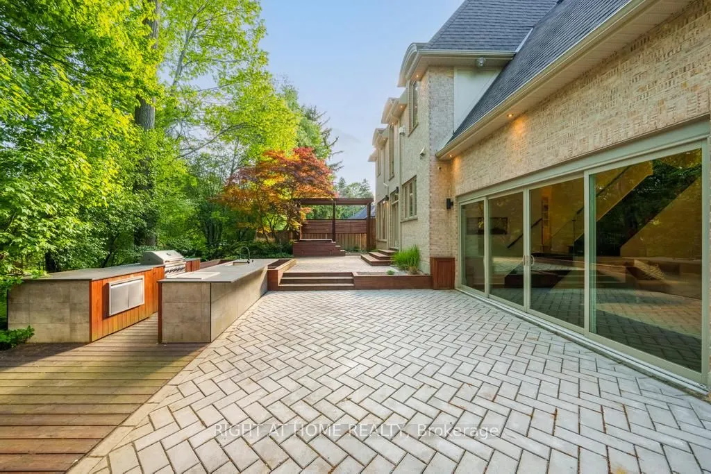 64 Ravina Crescent