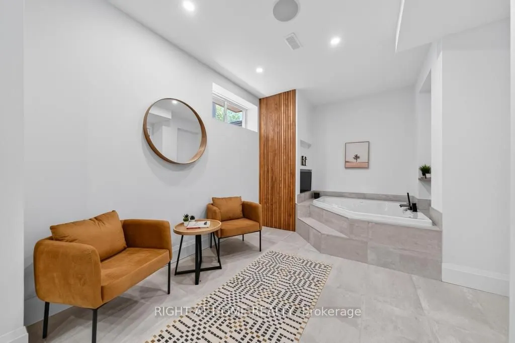 64 Ravina Crescent