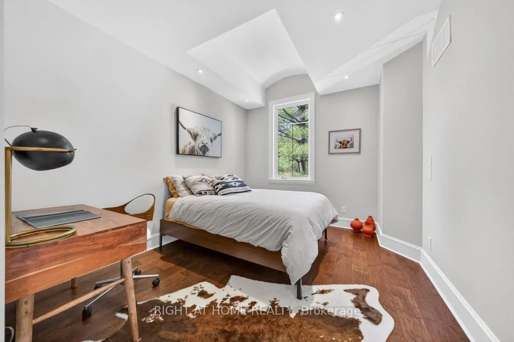 64 Ravina Crescent
