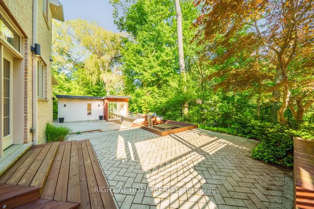 64 Ravina Crescent