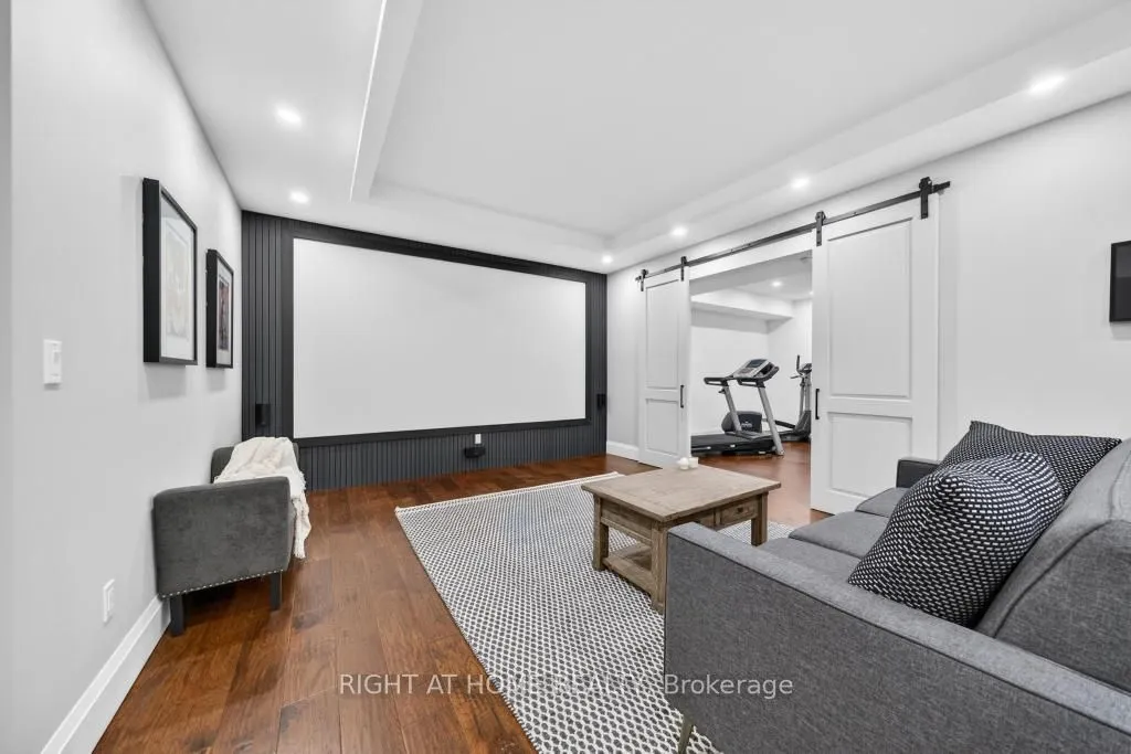 64 Ravina Crescent