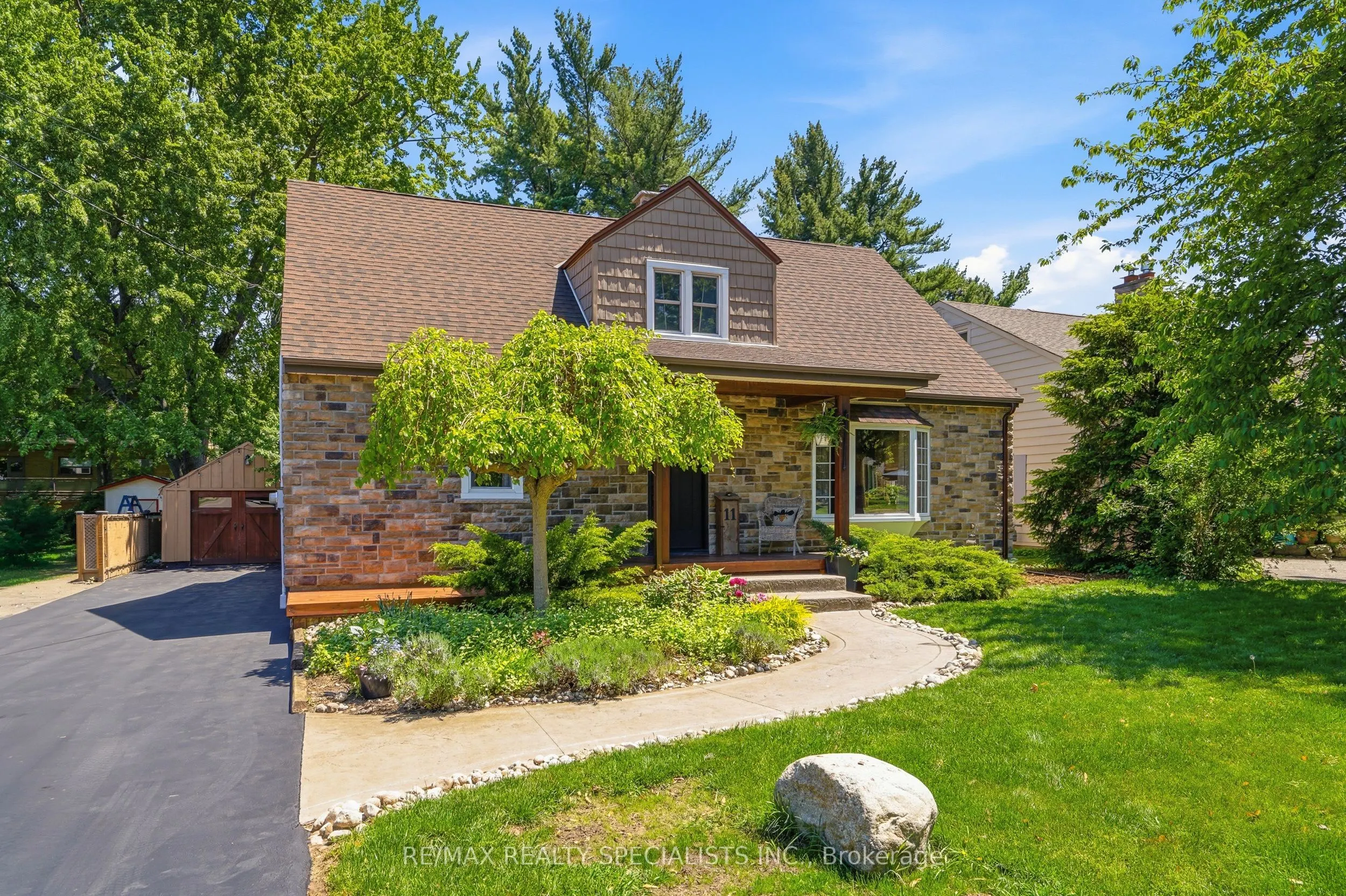 11 Kingsway Boulevard