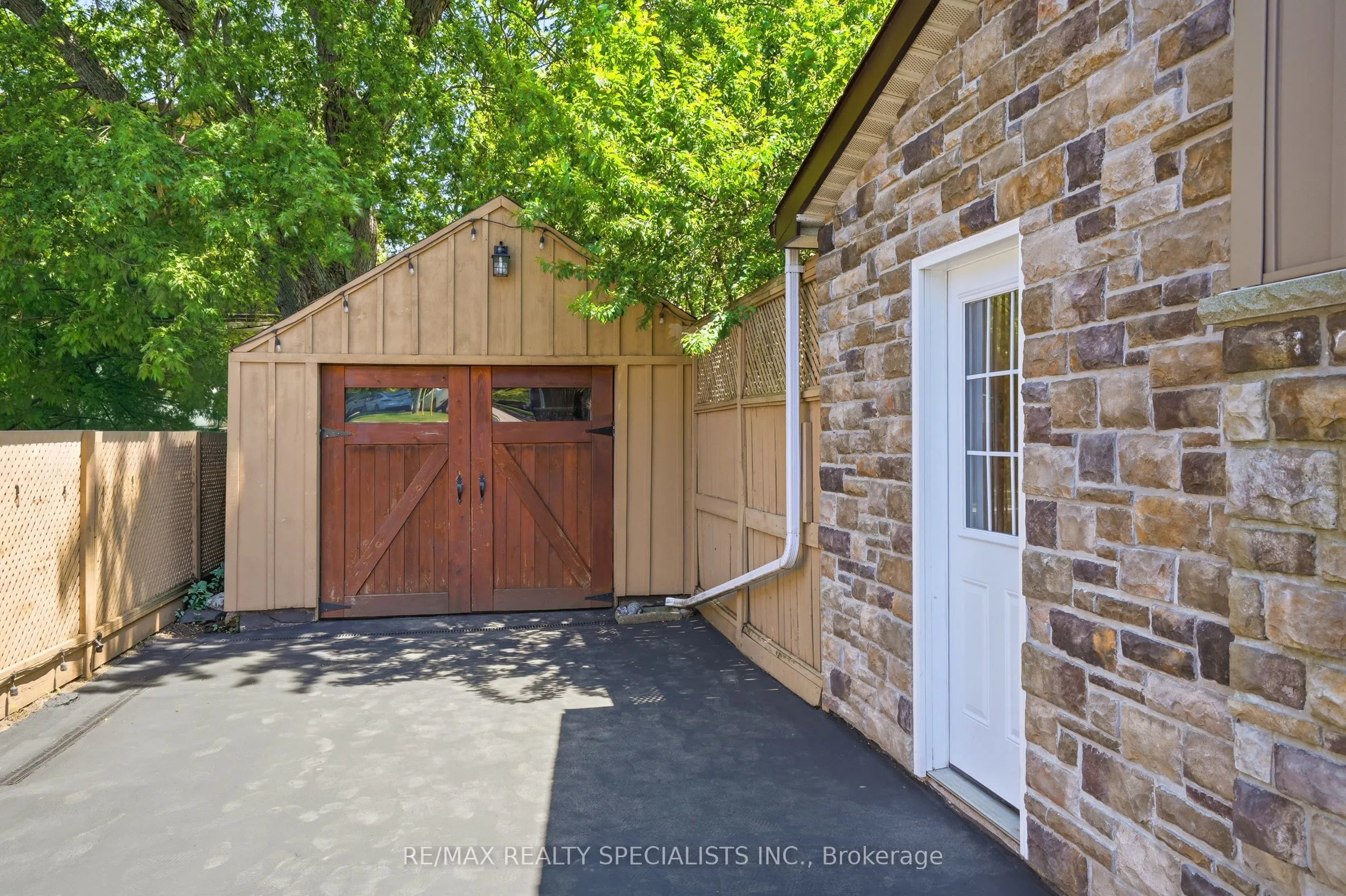 11 Kingsway Boulevard
