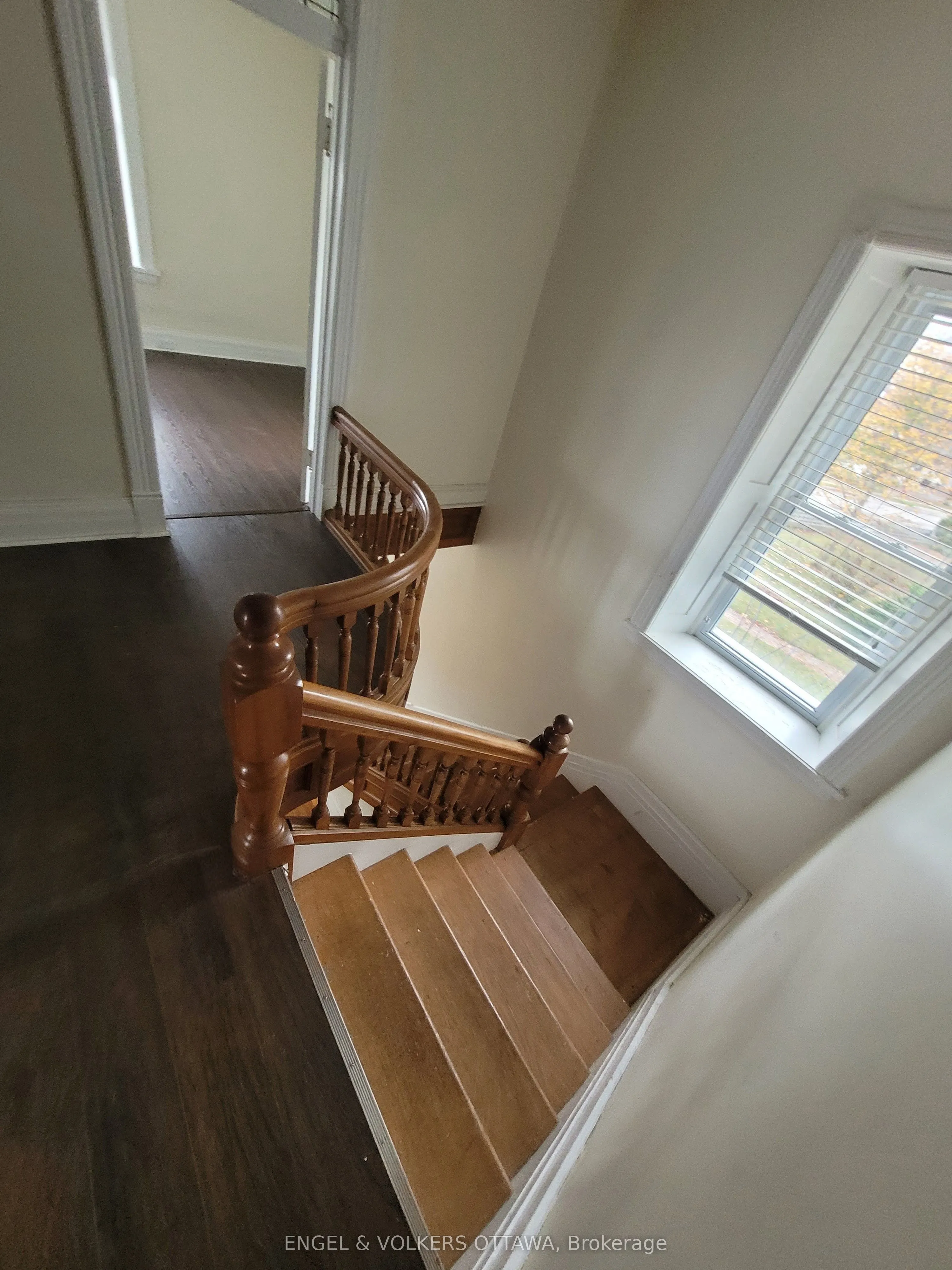 716 King Street W
