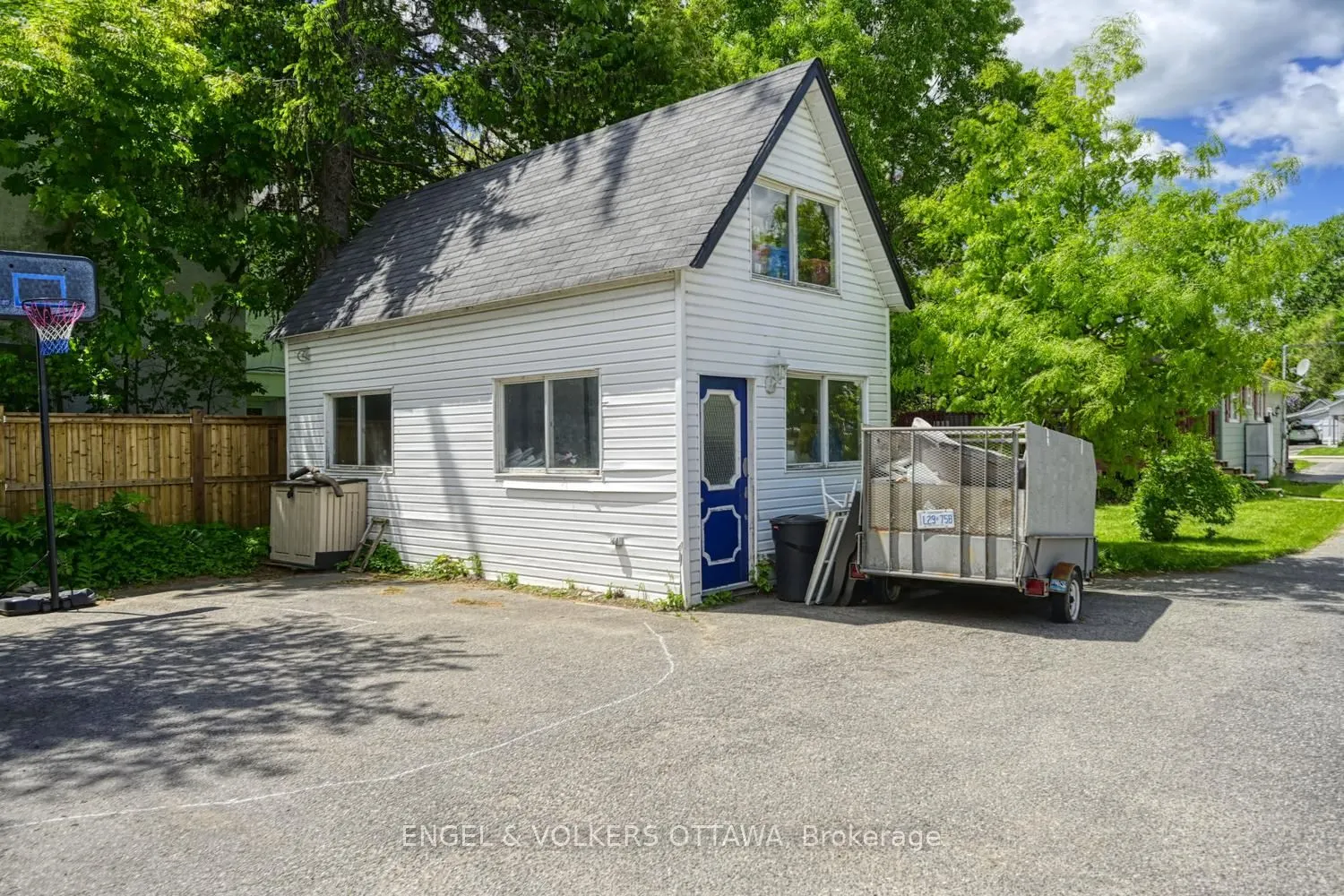 716 King Street W