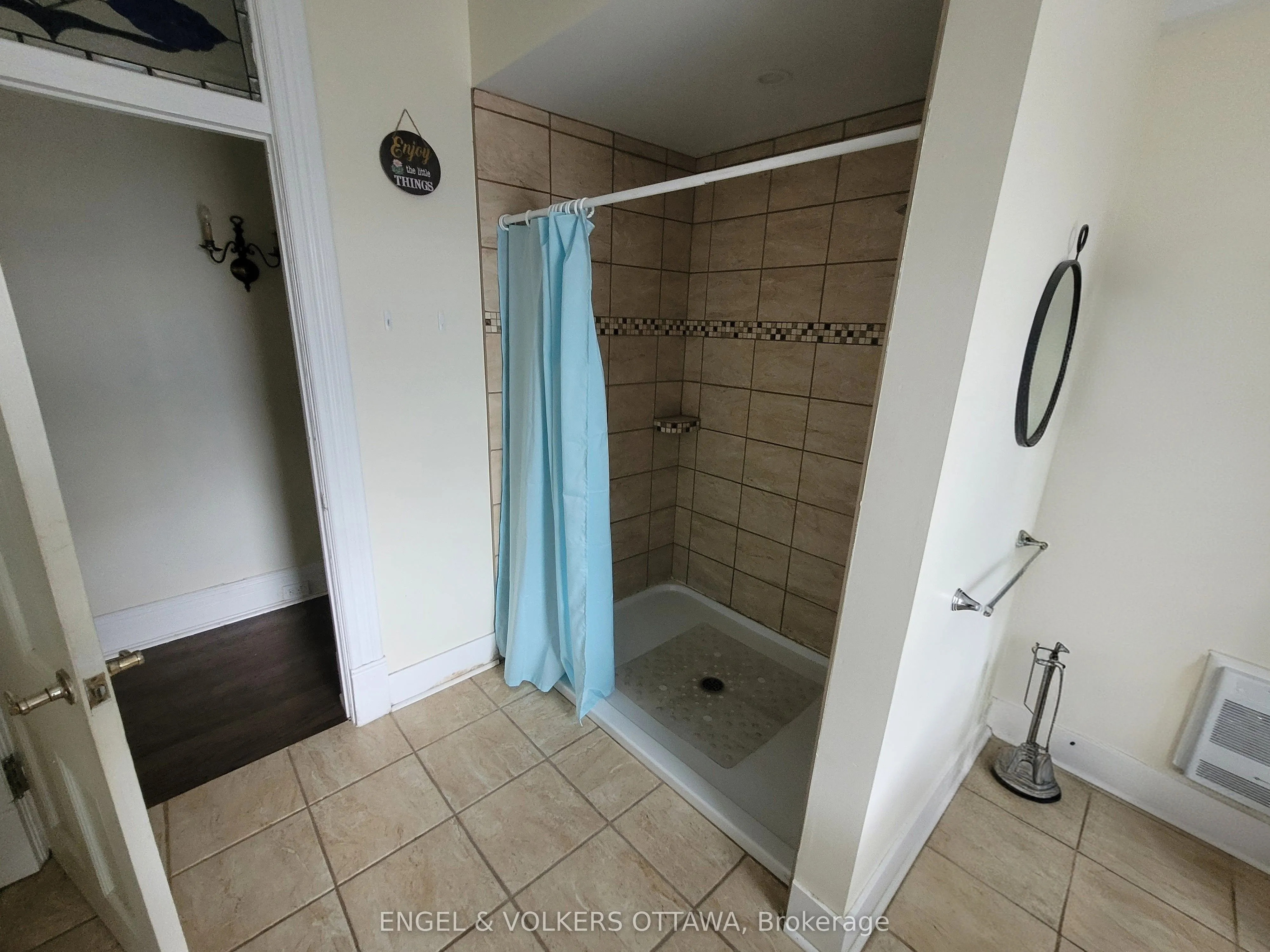 716 King Street W