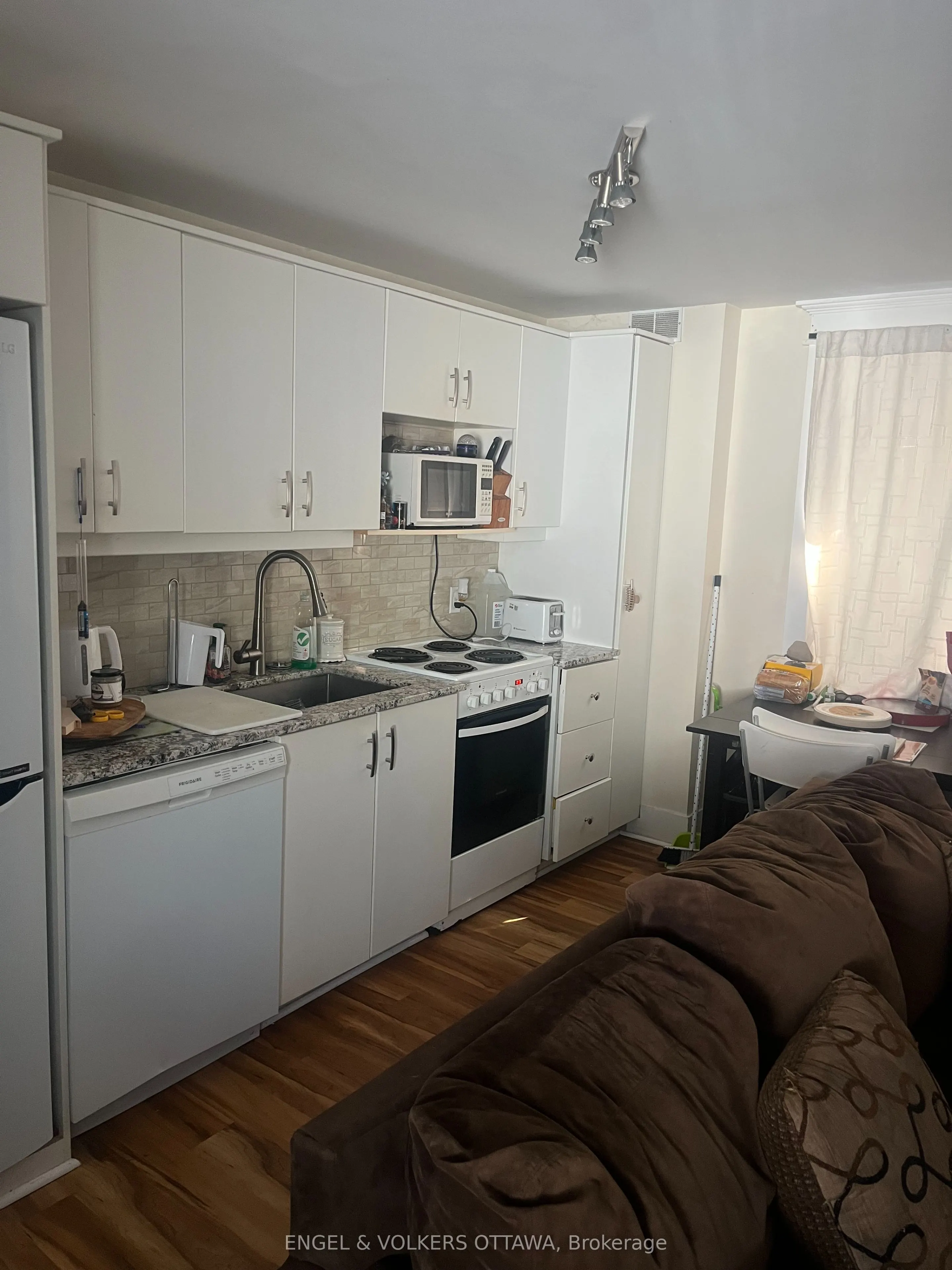 716 King Street W