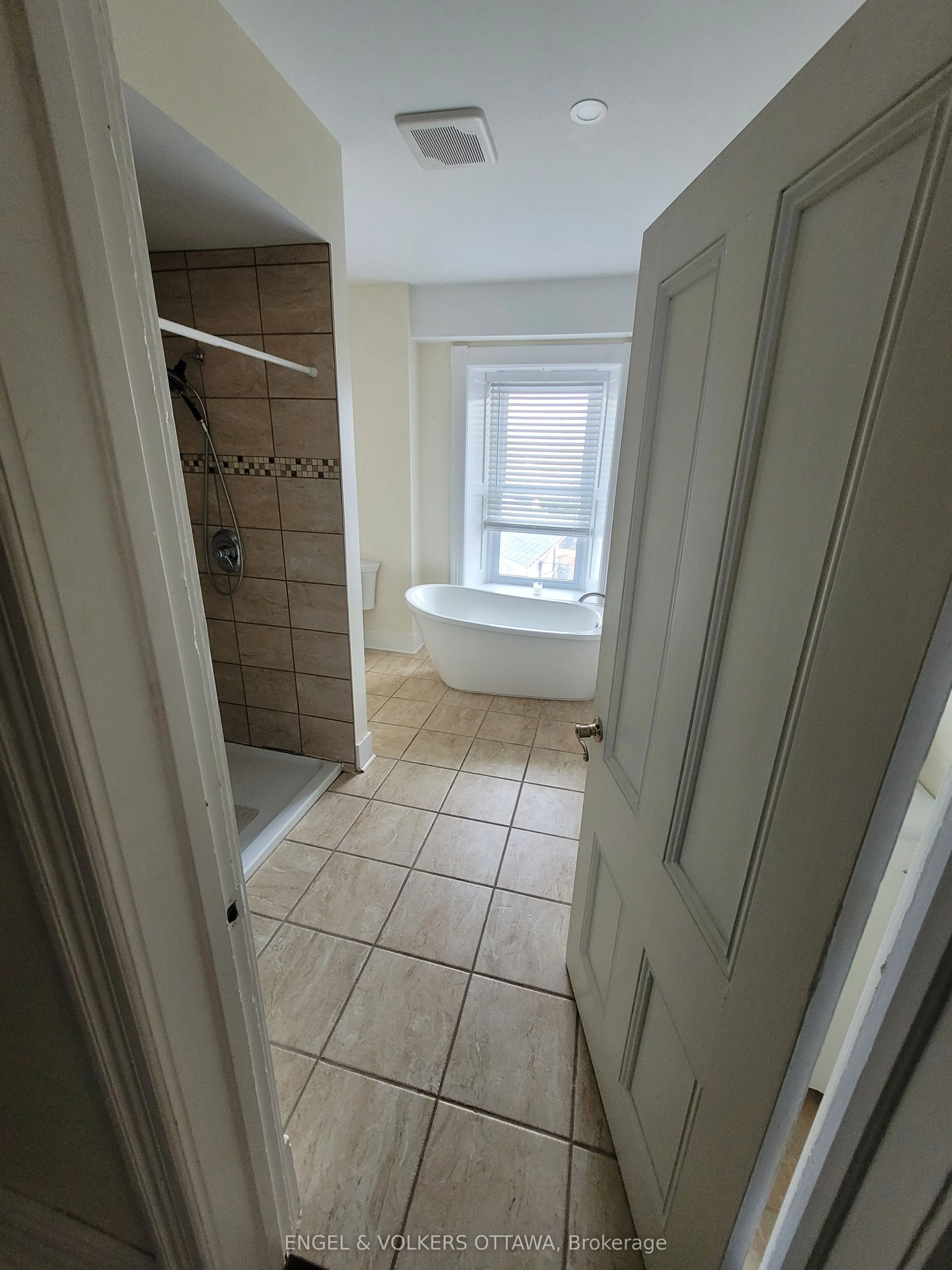716 King Street W