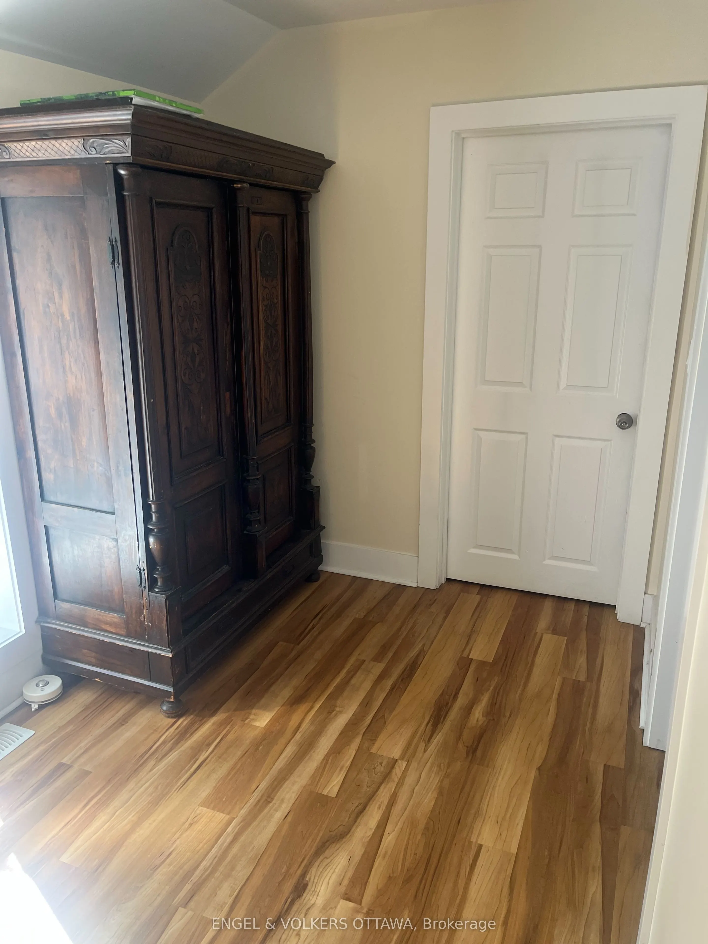 716 King Street W