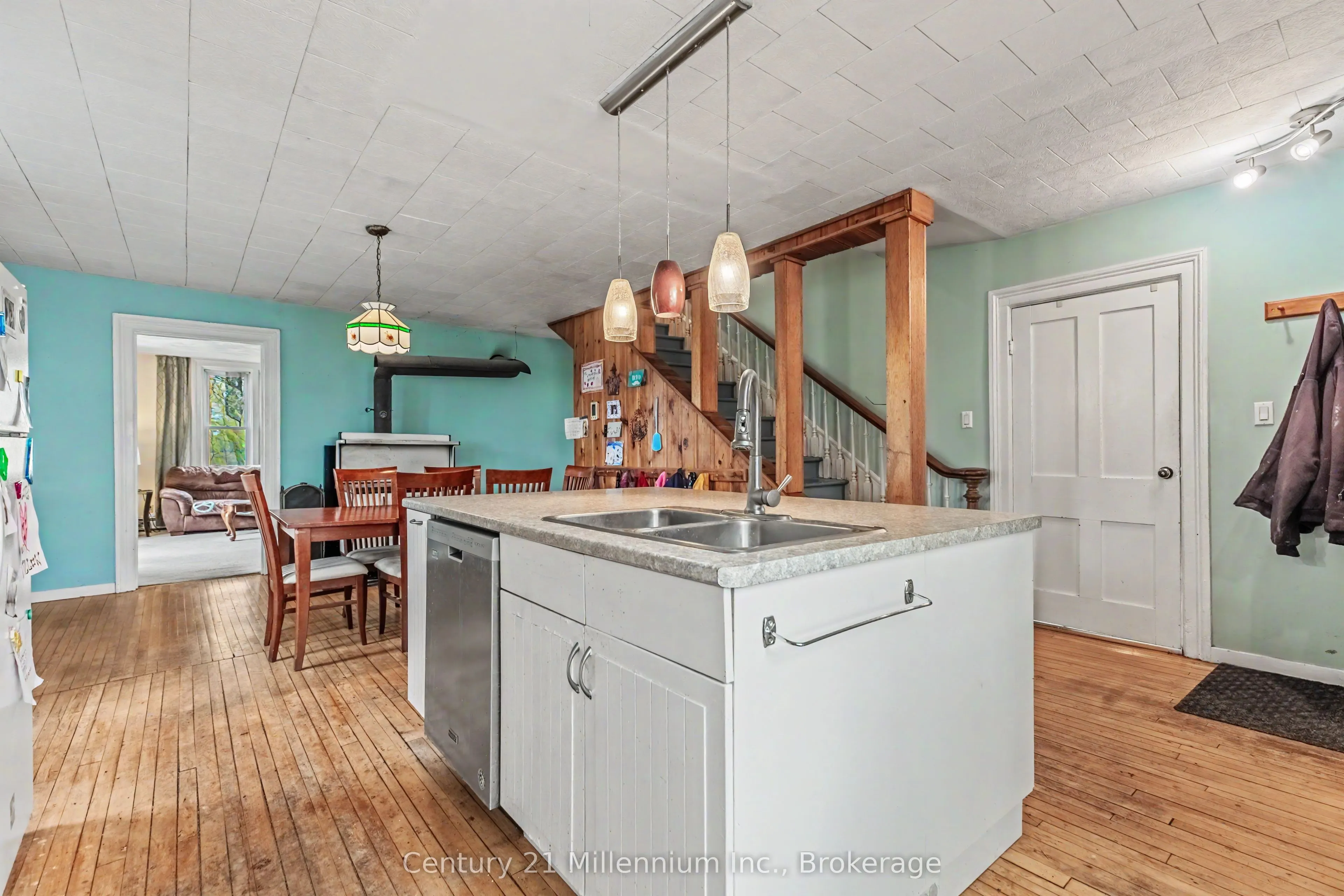 4758 Bruce 3 Road