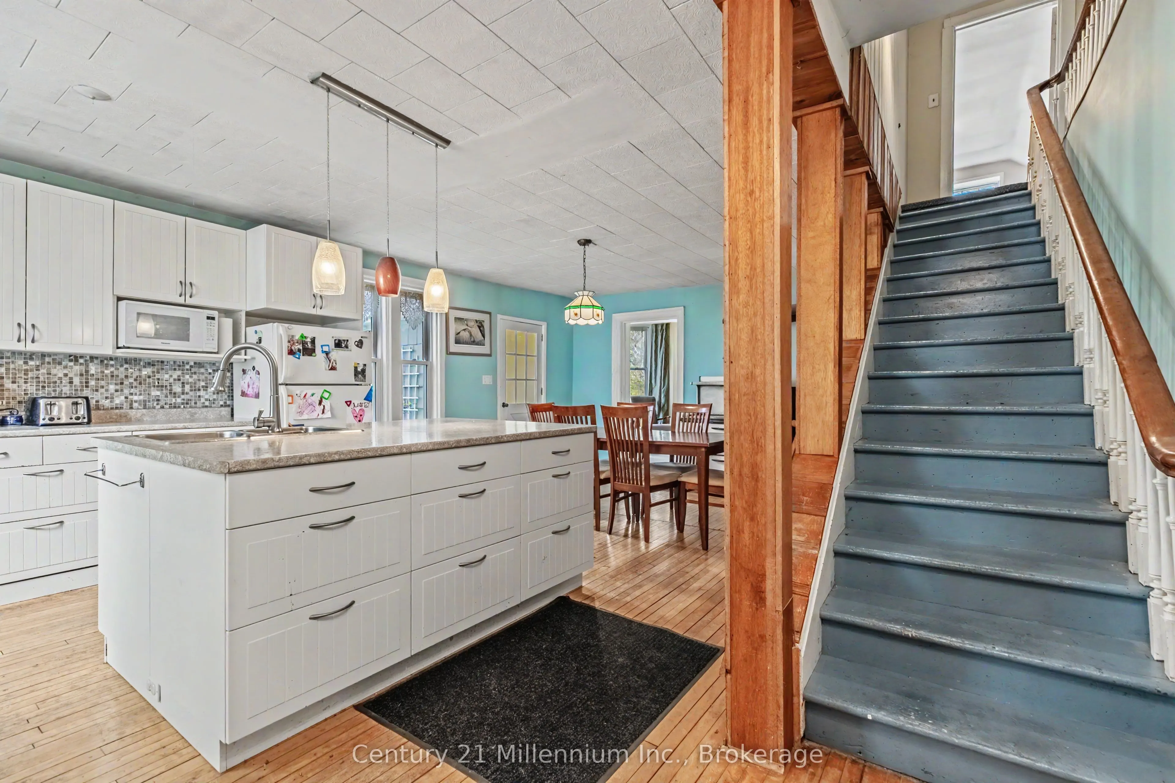 4758 Bruce 3 Road