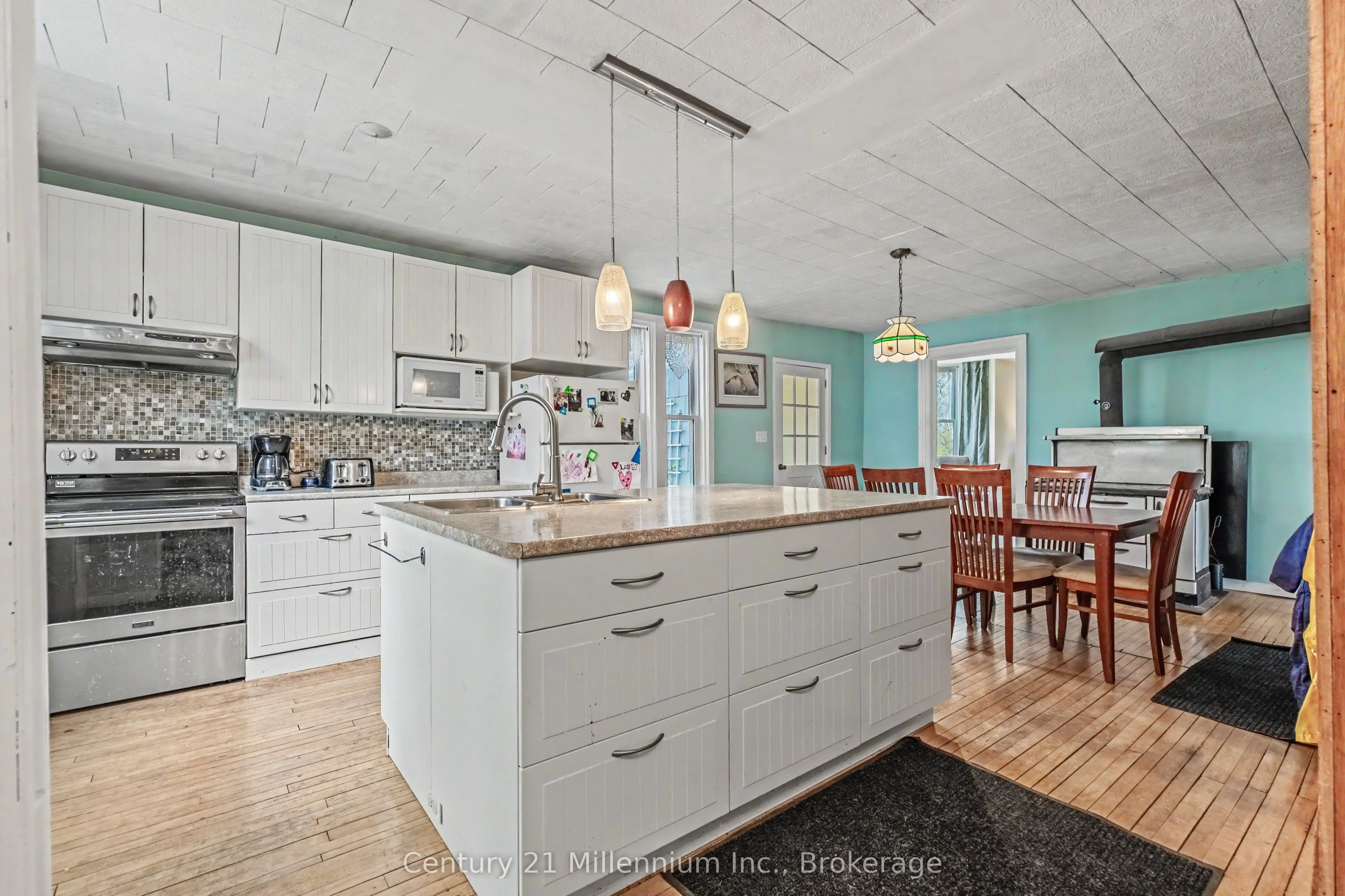 4758 Bruce 3 Road