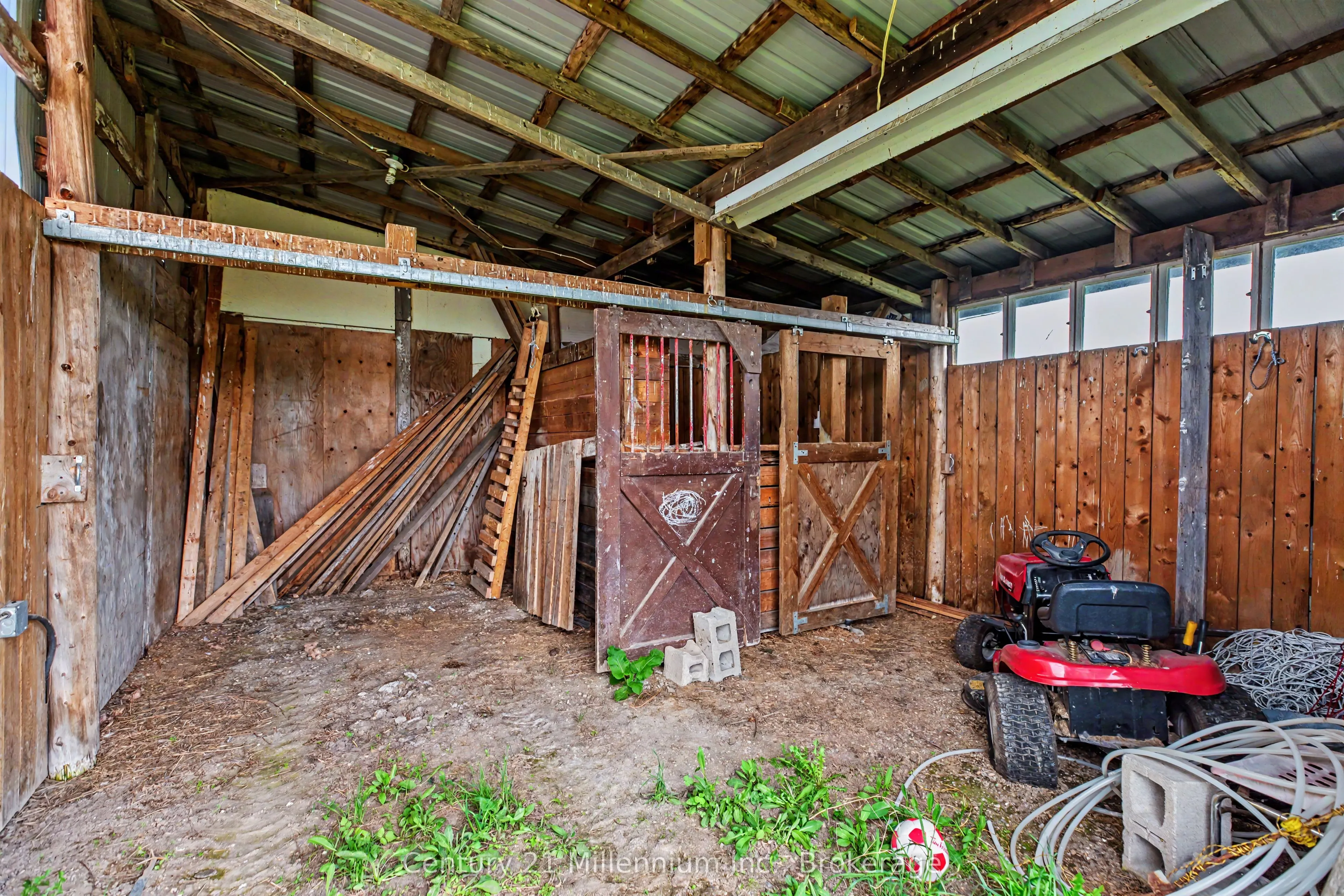4758 Bruce 3 Road