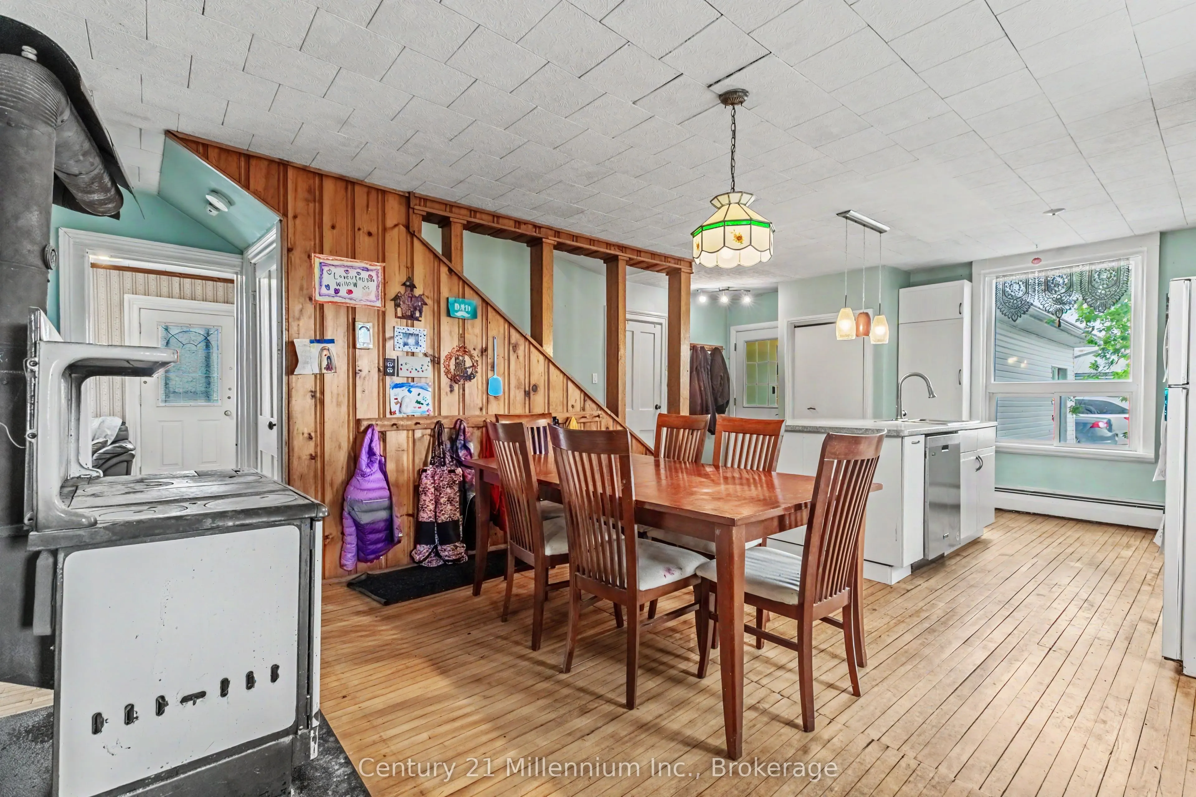 4758 Bruce 3 Road