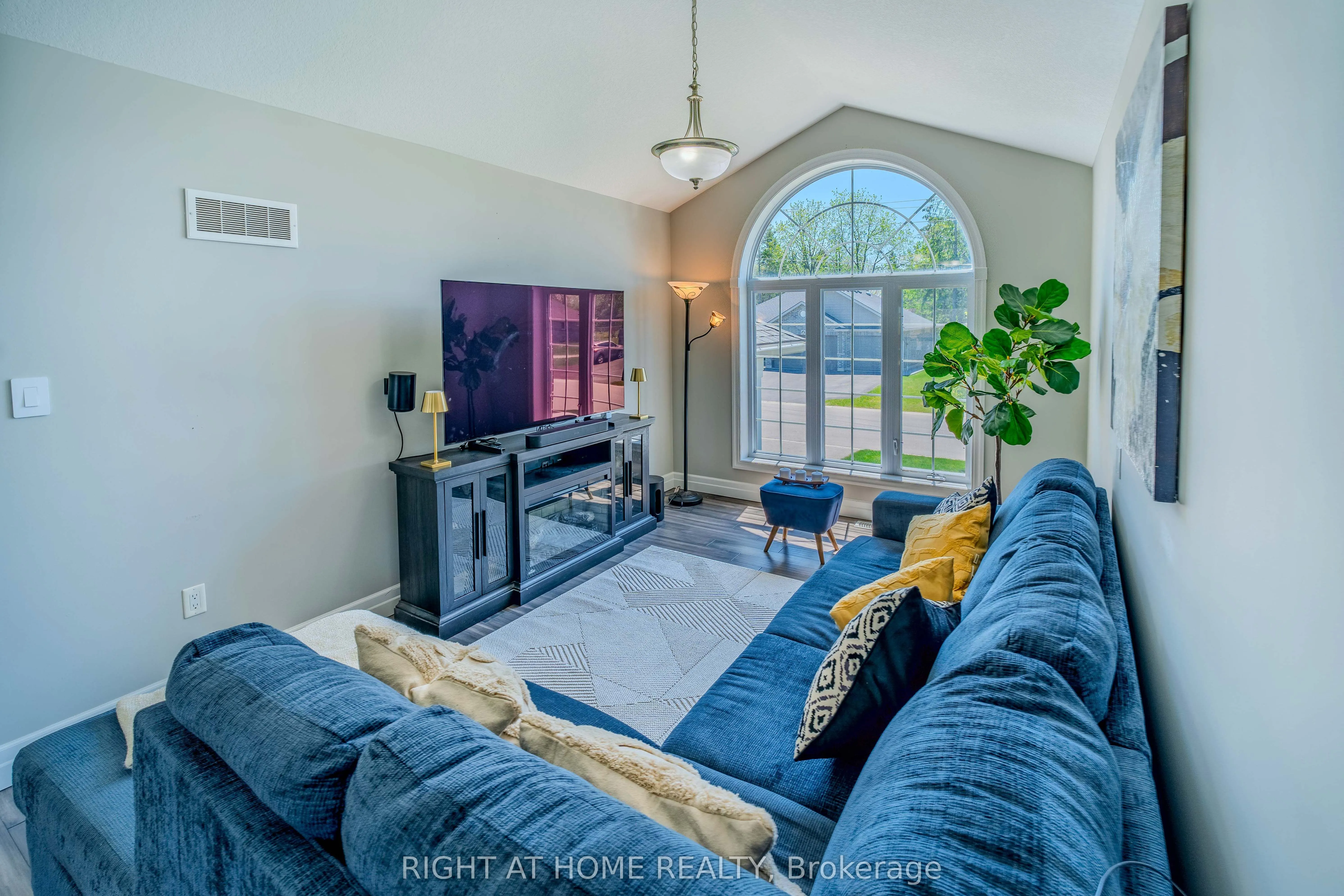 146 Jacob Street W