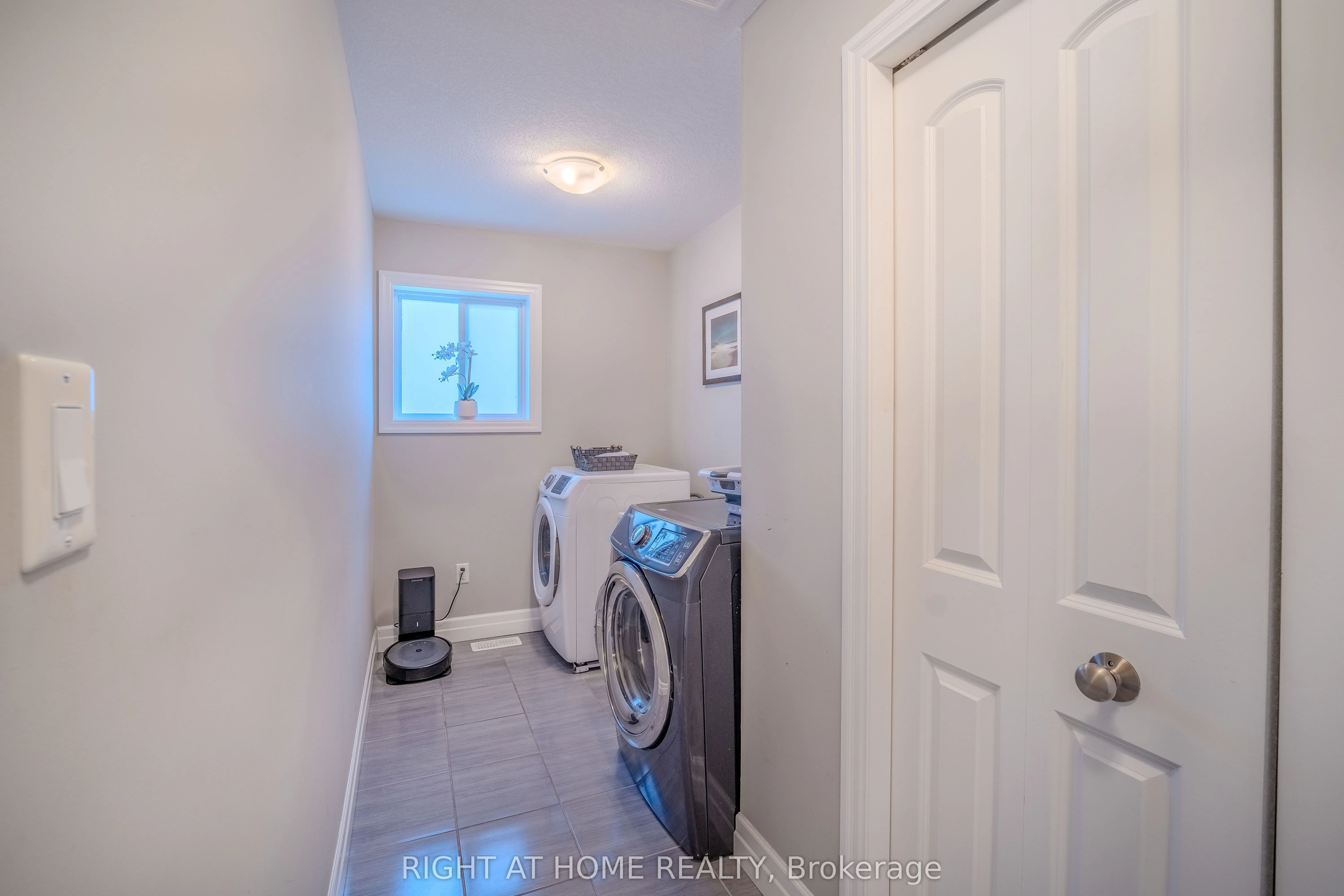 146 Jacob Street W