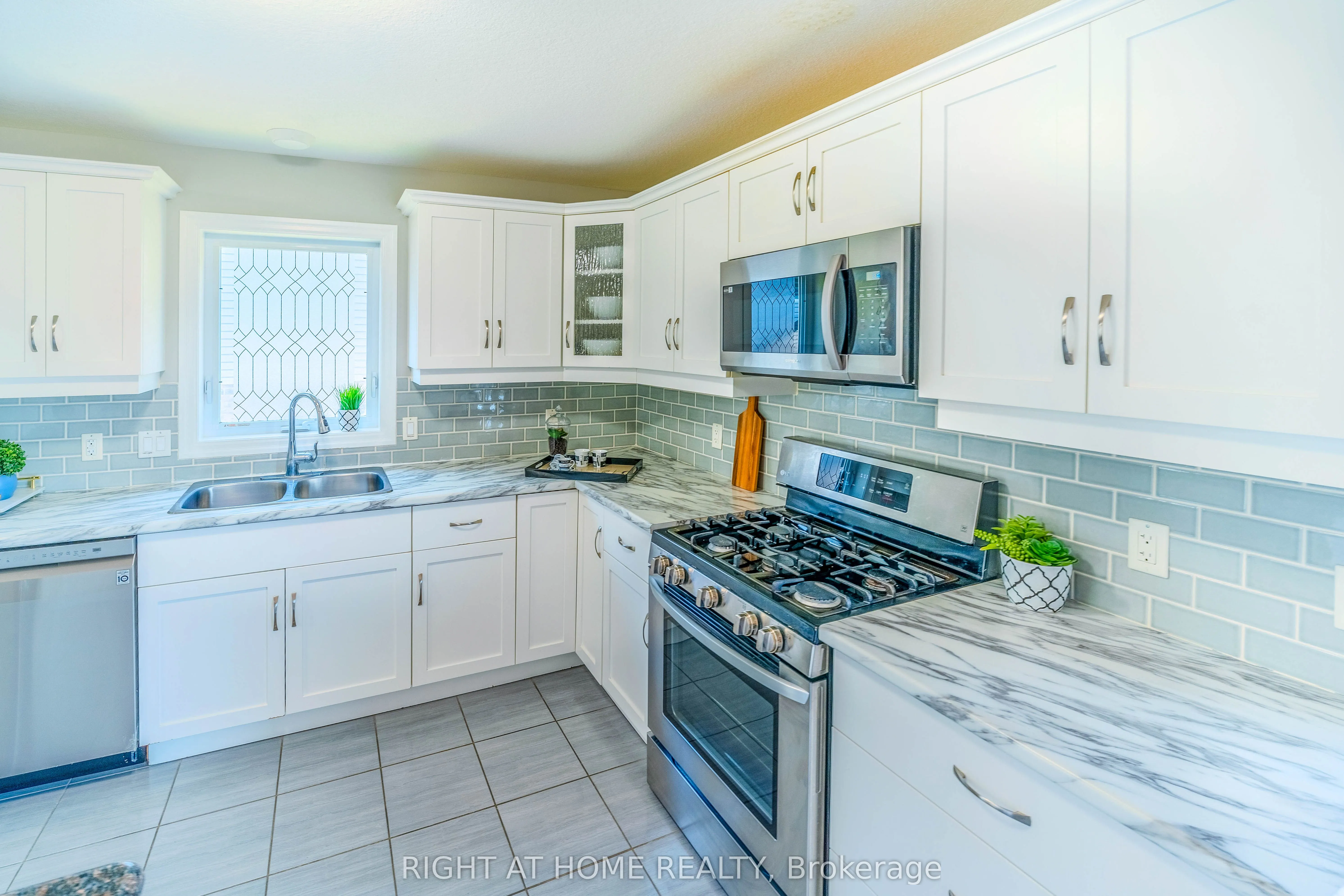 146 Jacob Street W