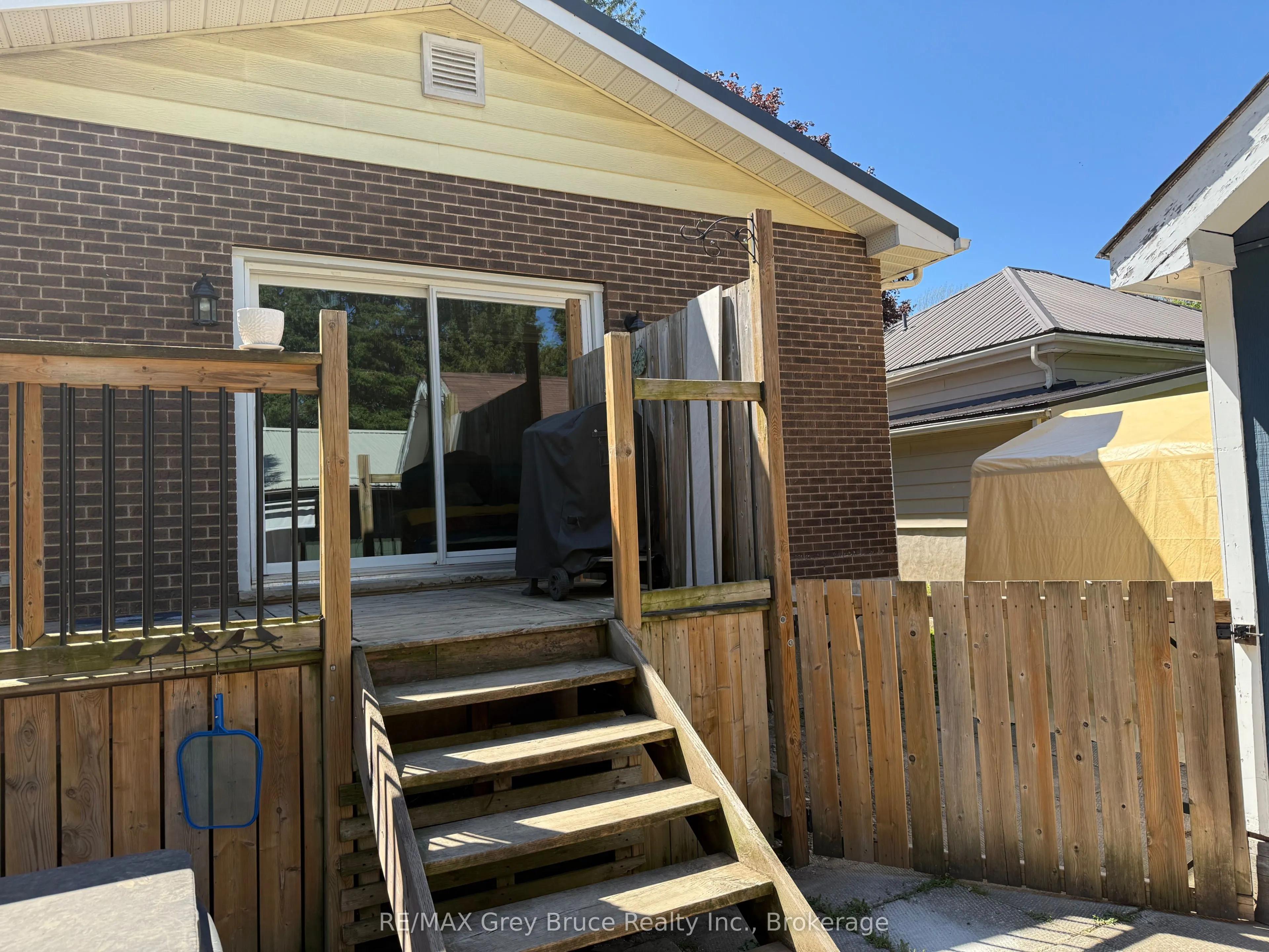 1427 5th "A" Avenue W