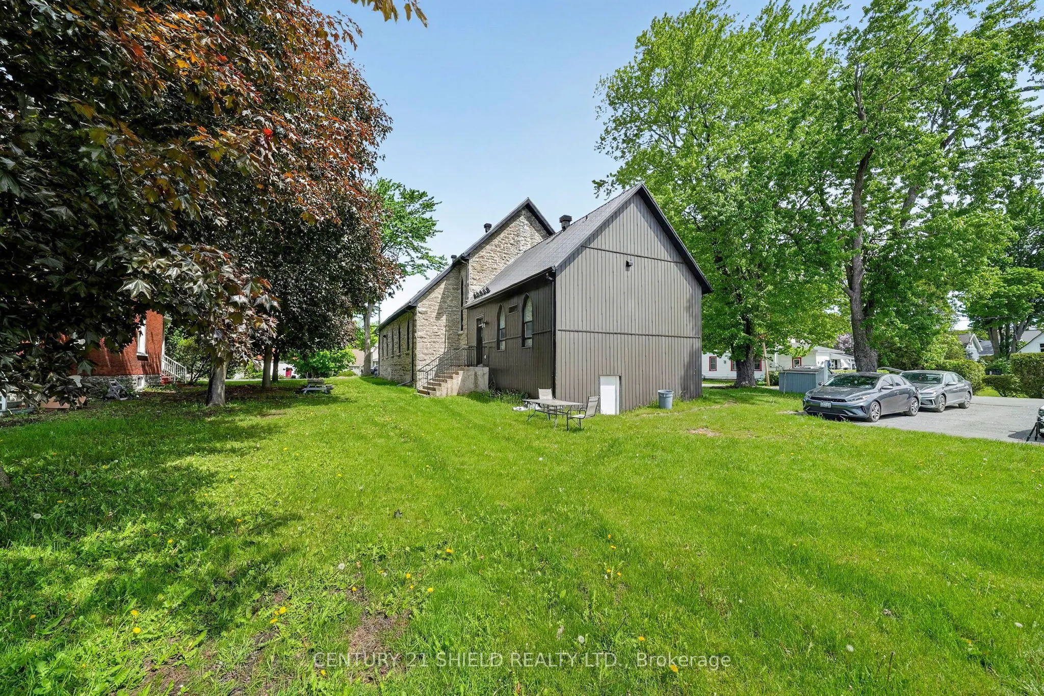 12 Maple Street