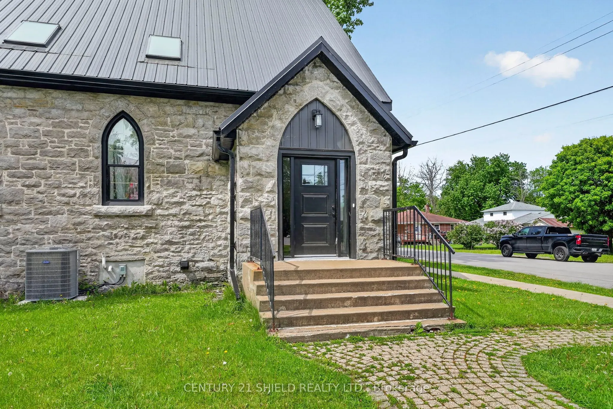 12 Maple Street