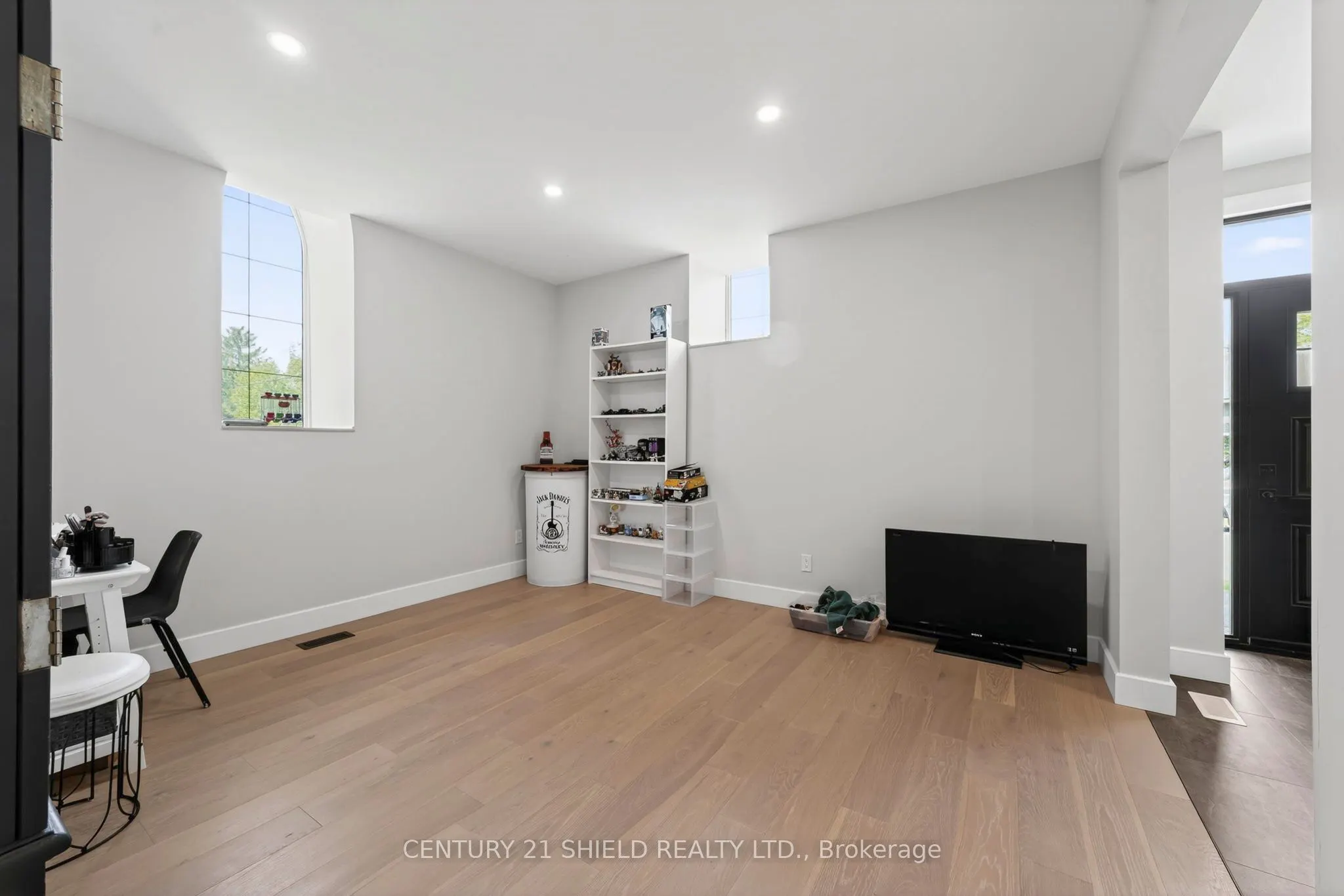 12 Maple Street