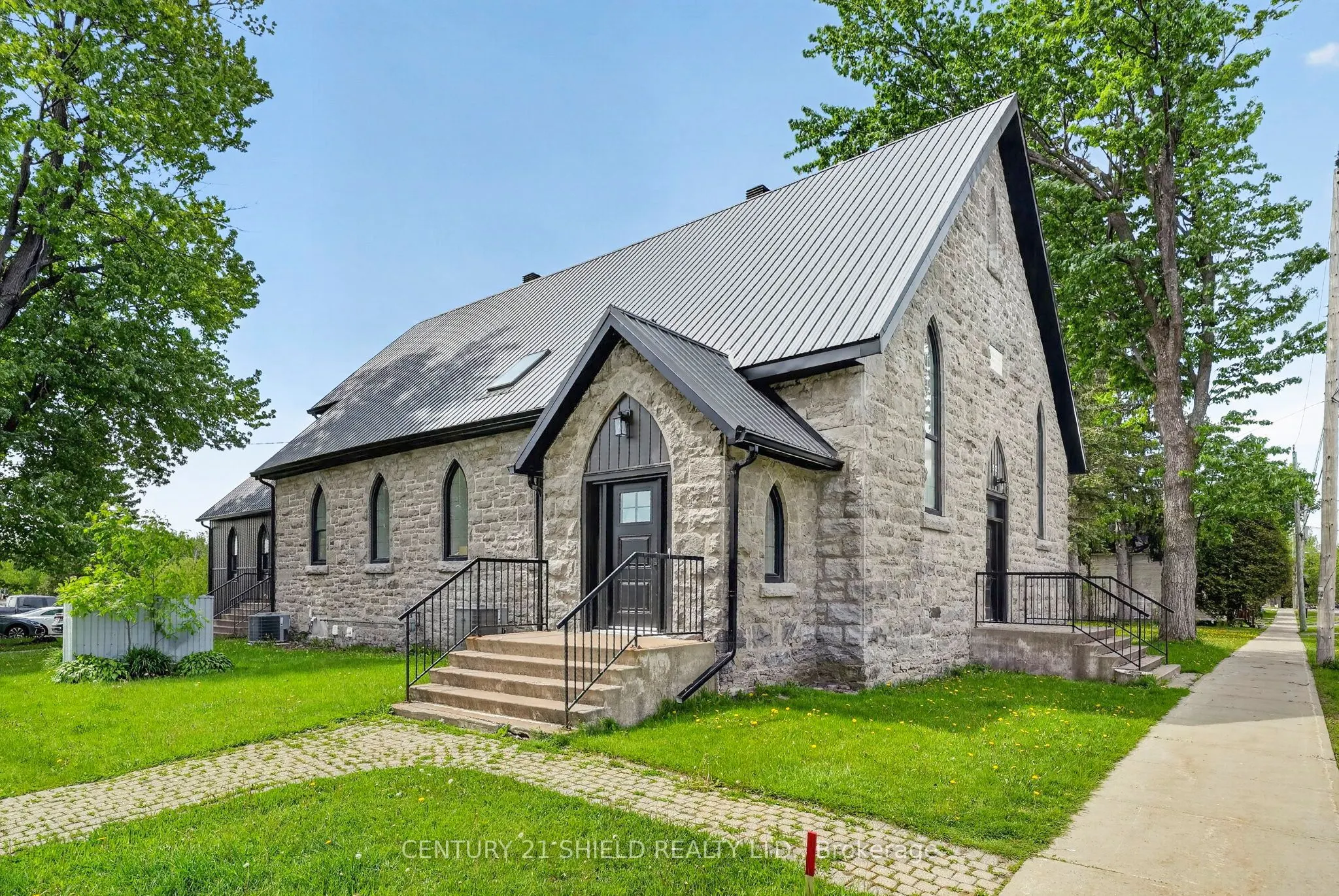 12 Maple Street