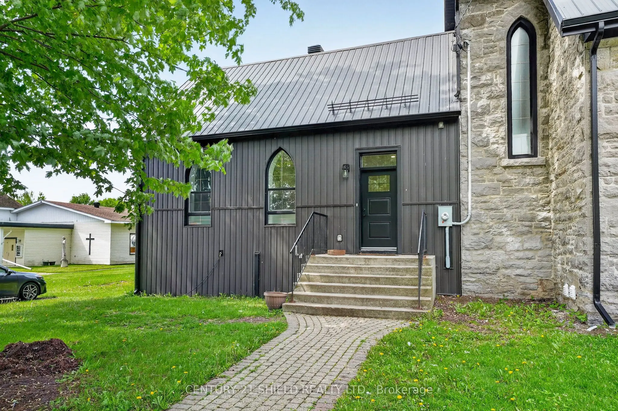 12 Maple Street