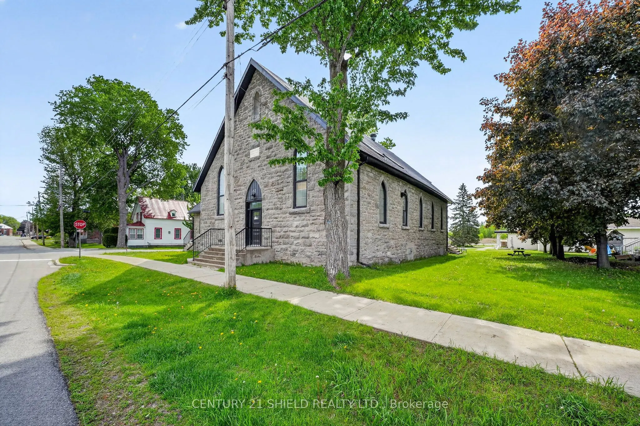 12 Maple Street
