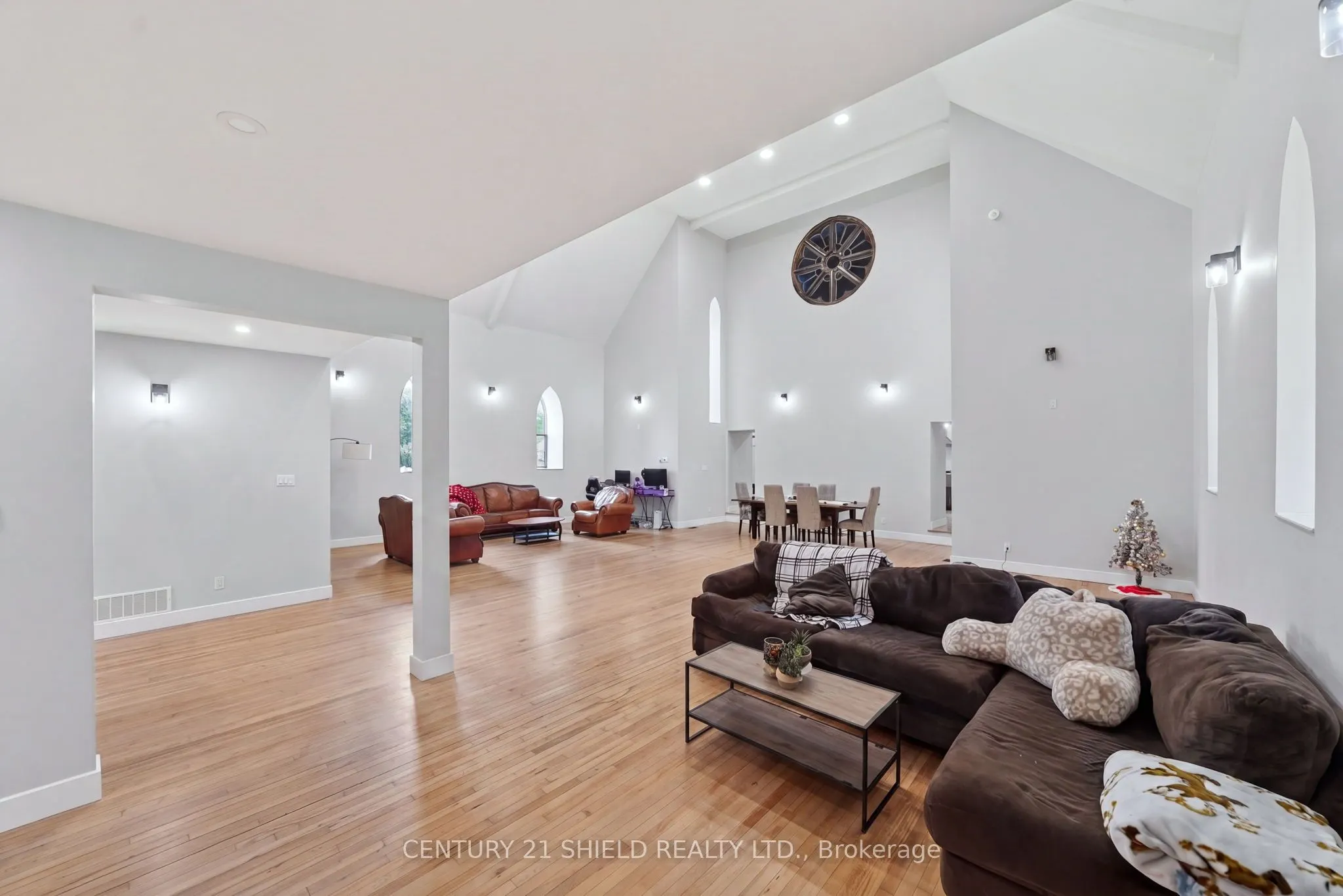 12 Maple Street