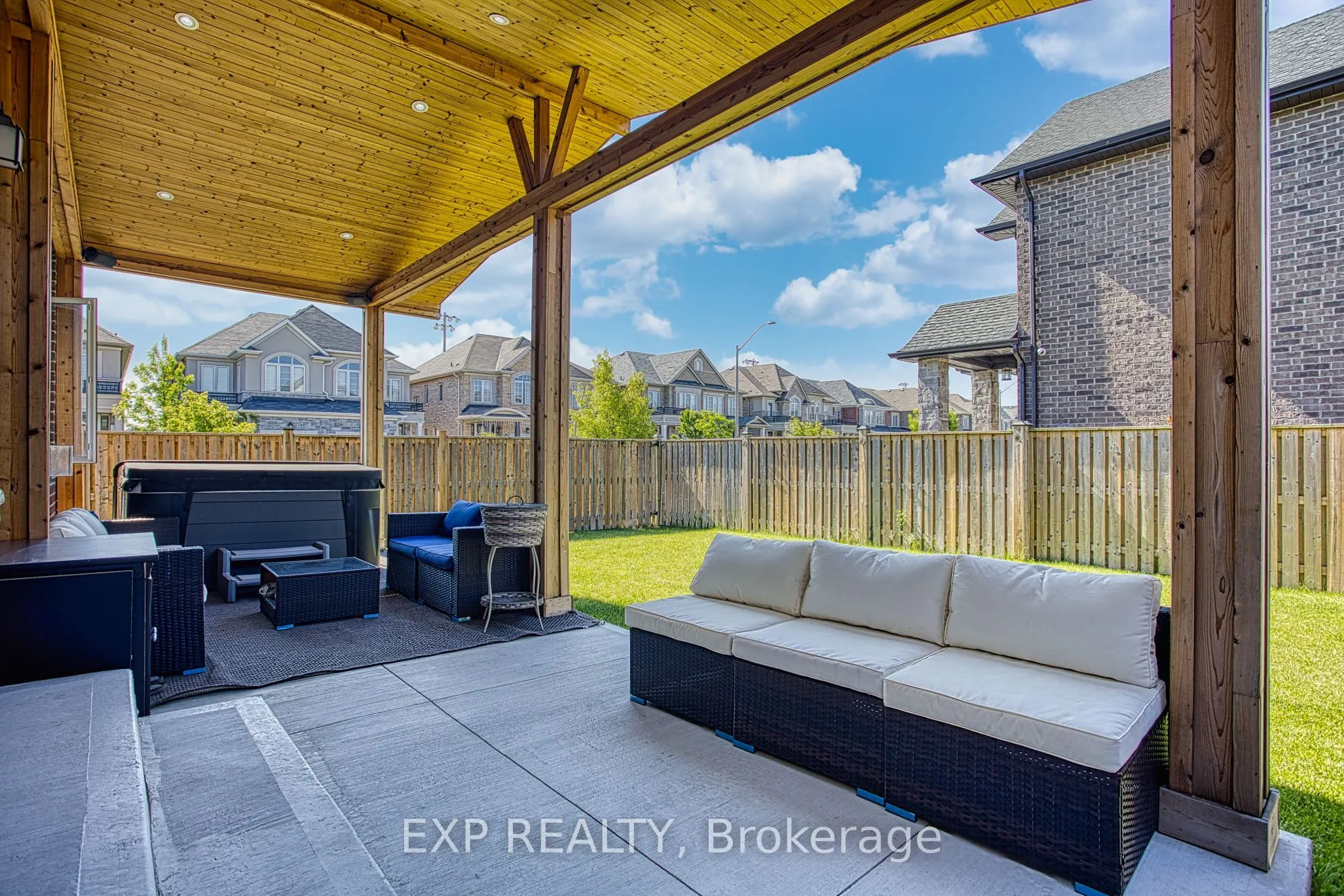 17 Narbonne Crescent