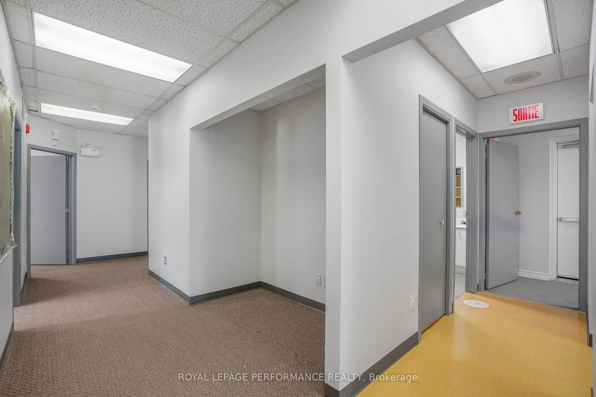 200 Du Comte Street