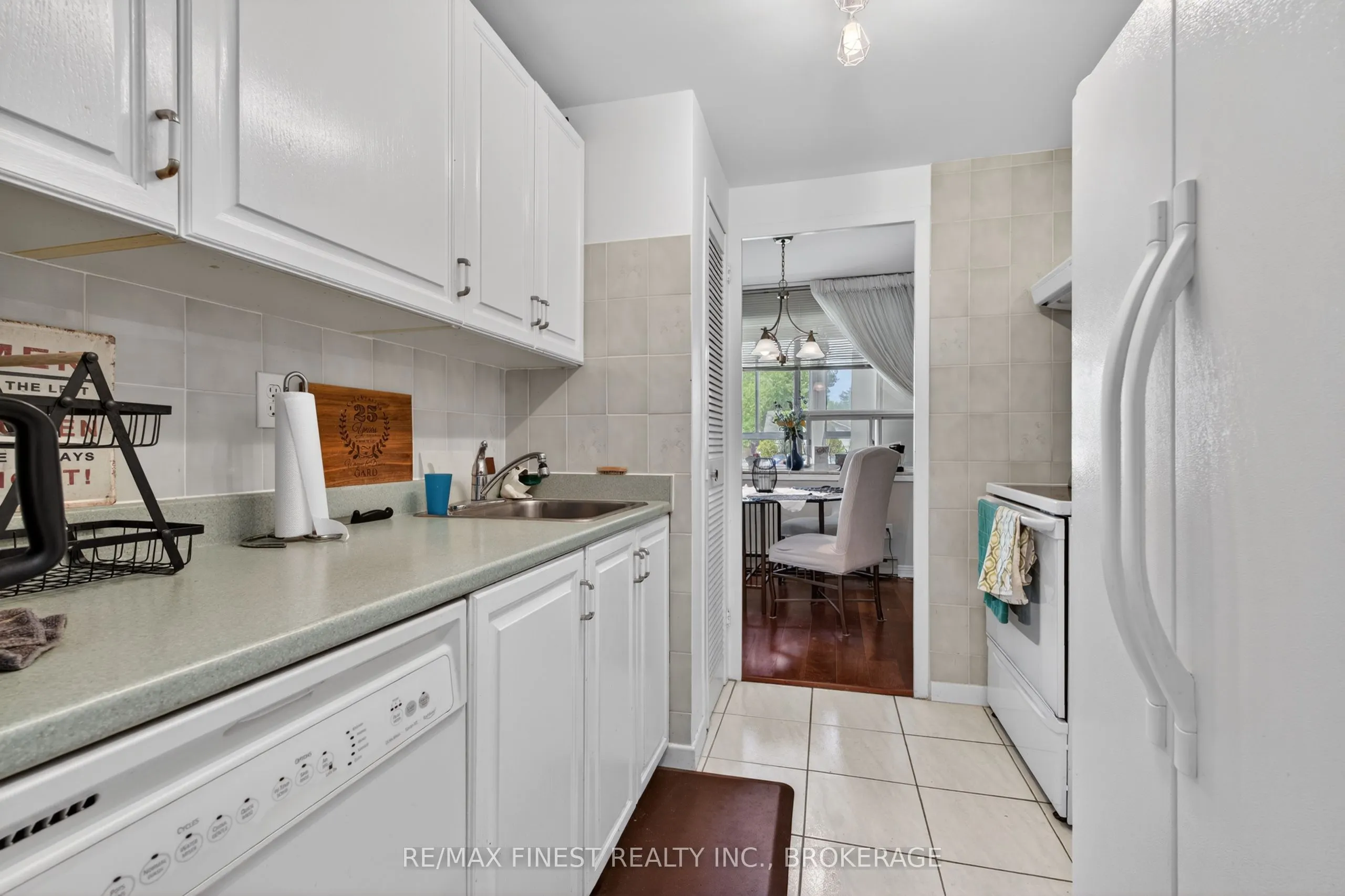 2 Mowat Avenue #206