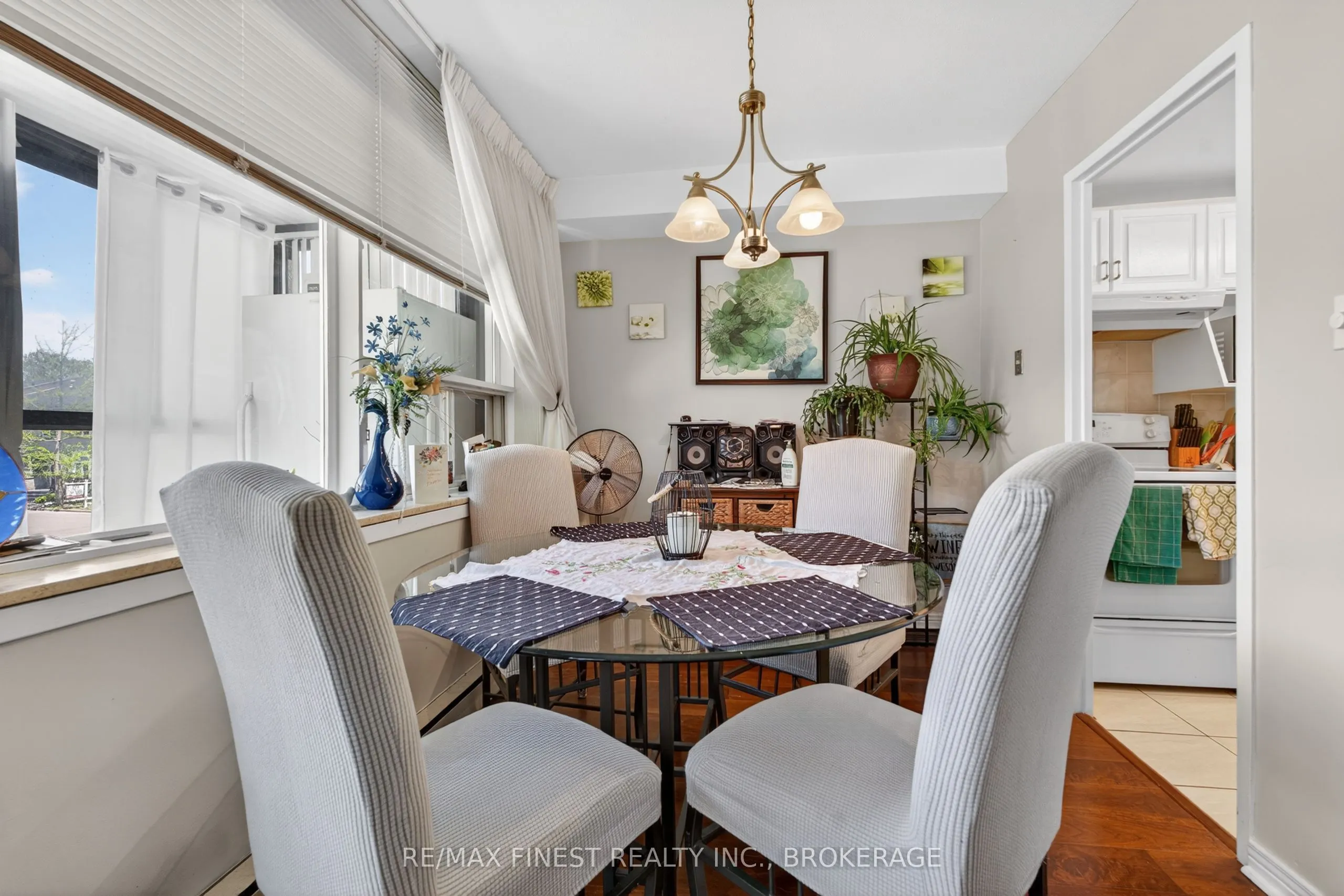 2 Mowat Avenue #206