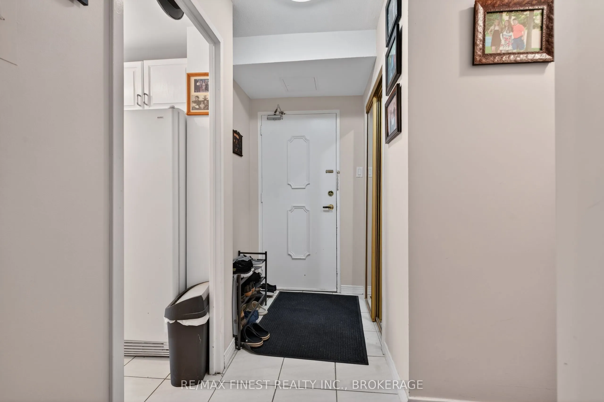2 Mowat Avenue #206