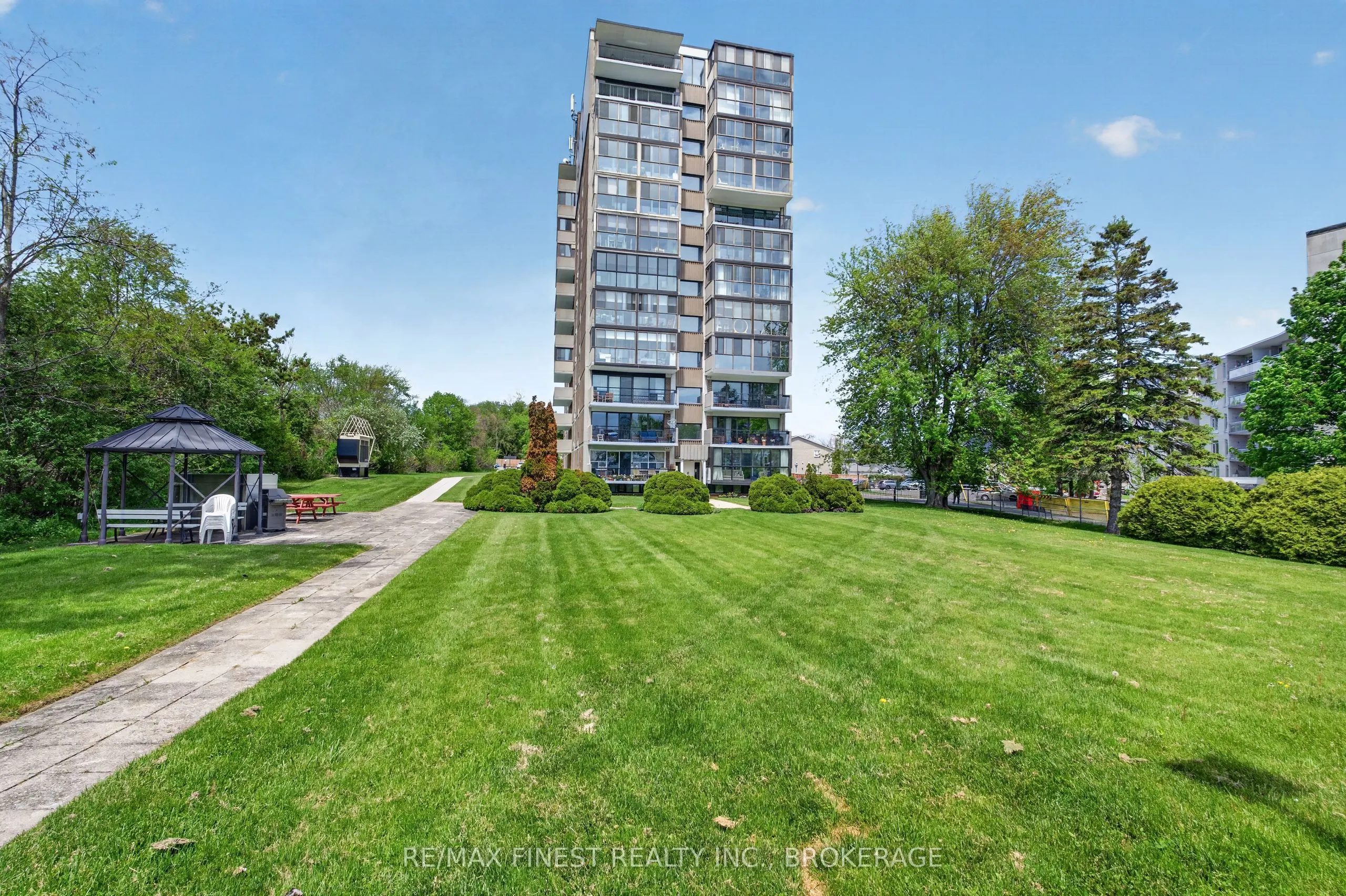 2 Mowat Avenue #206