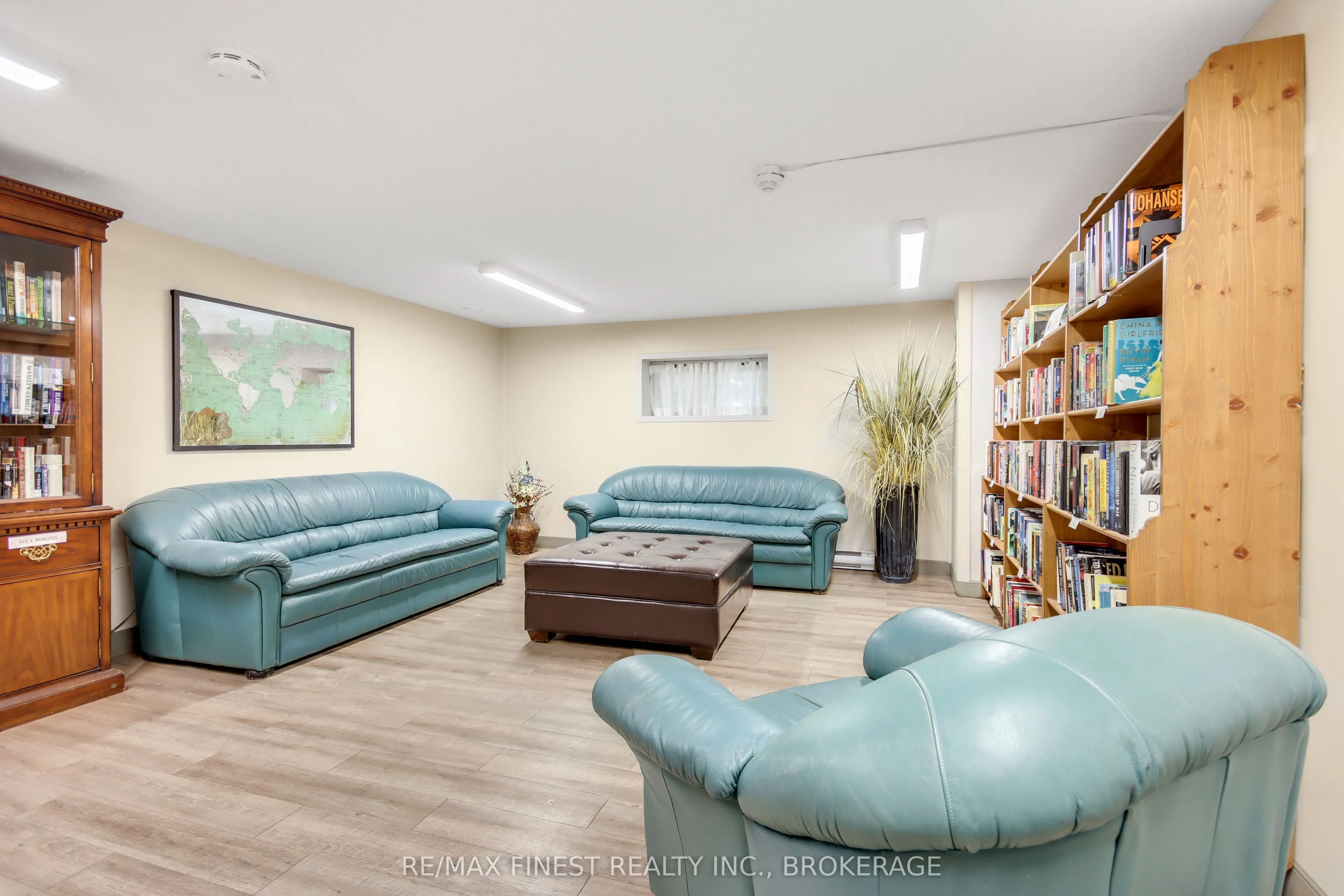 2 Mowat Avenue #206