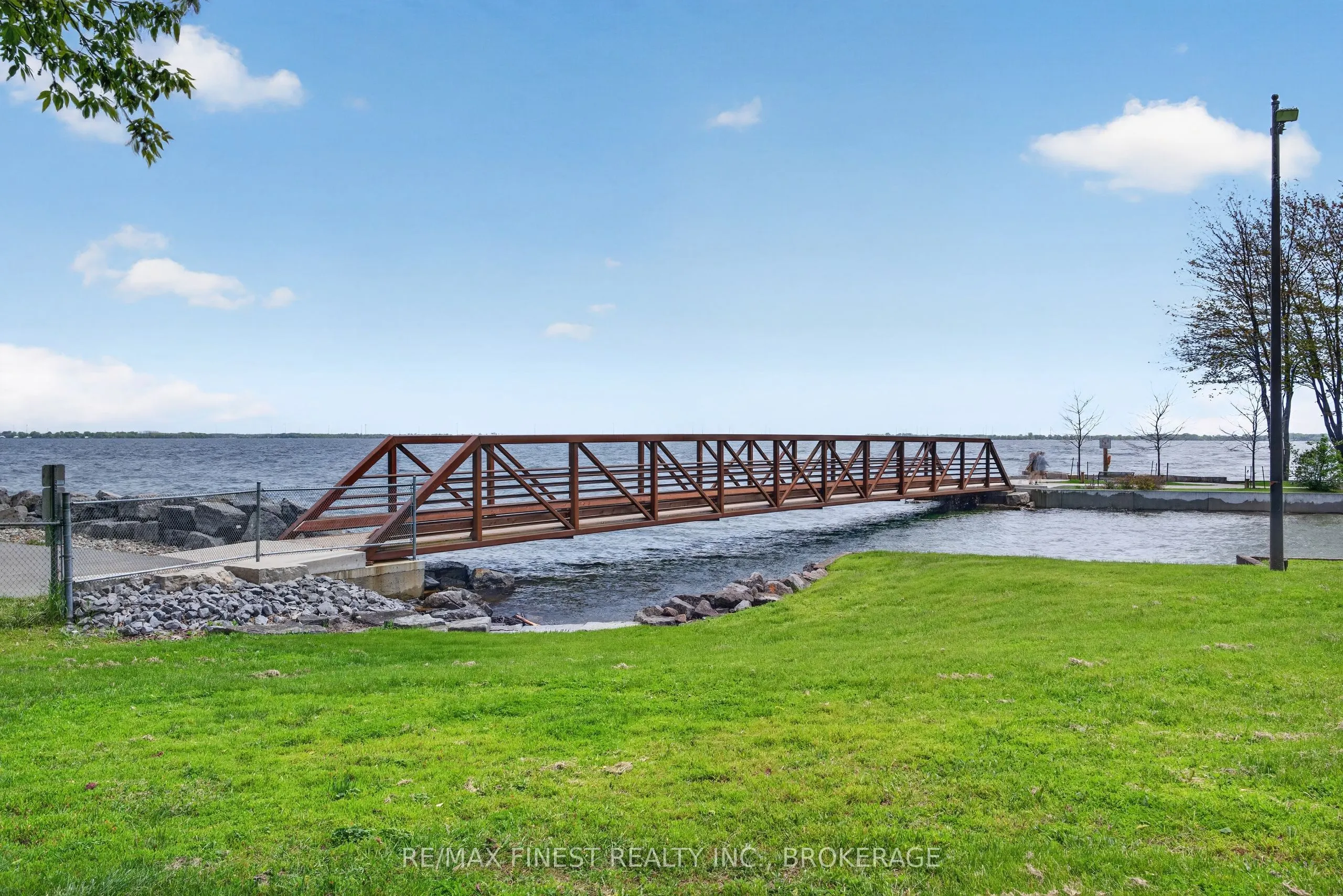 2 Mowat Avenue #206