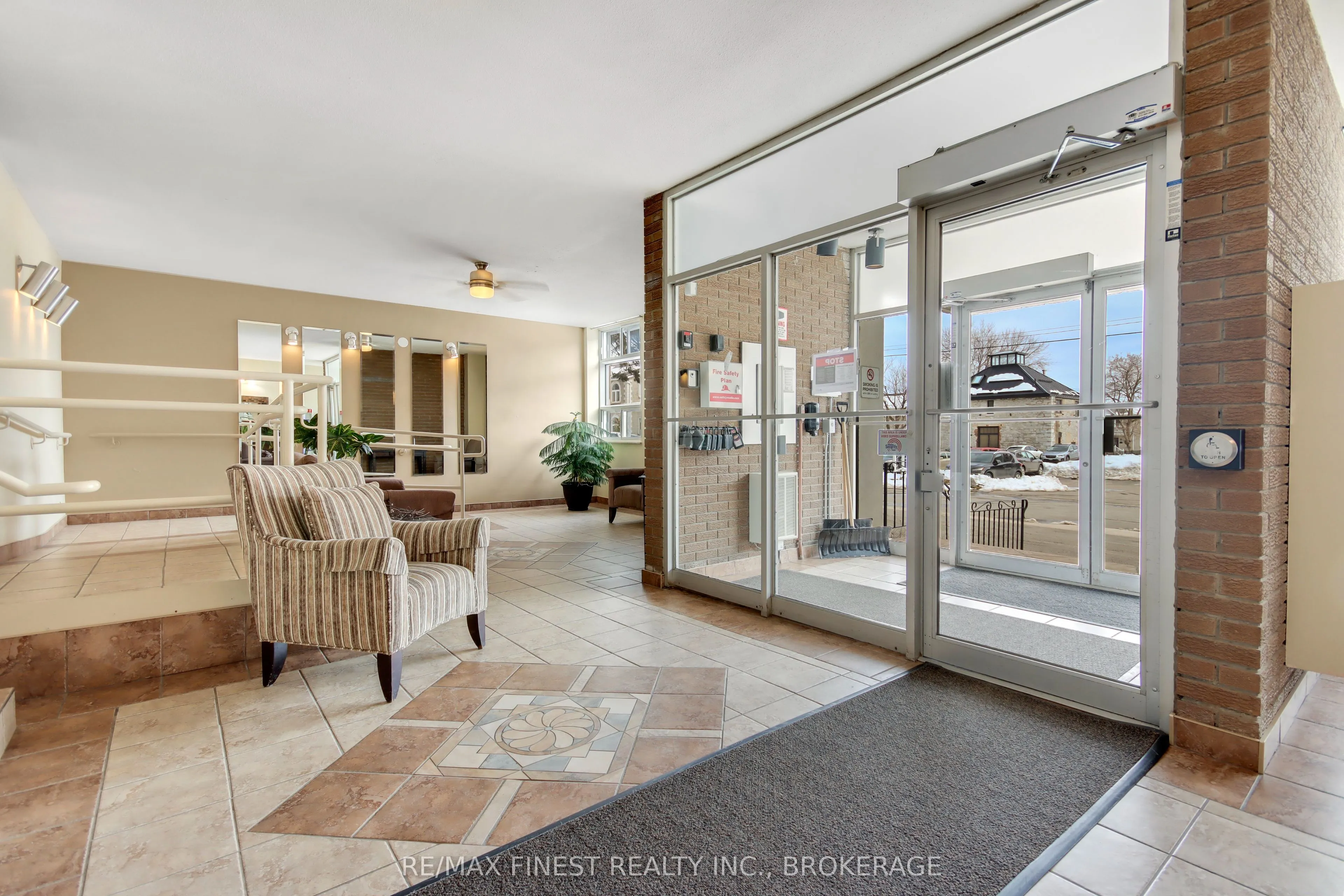 2 Mowat Avenue #206