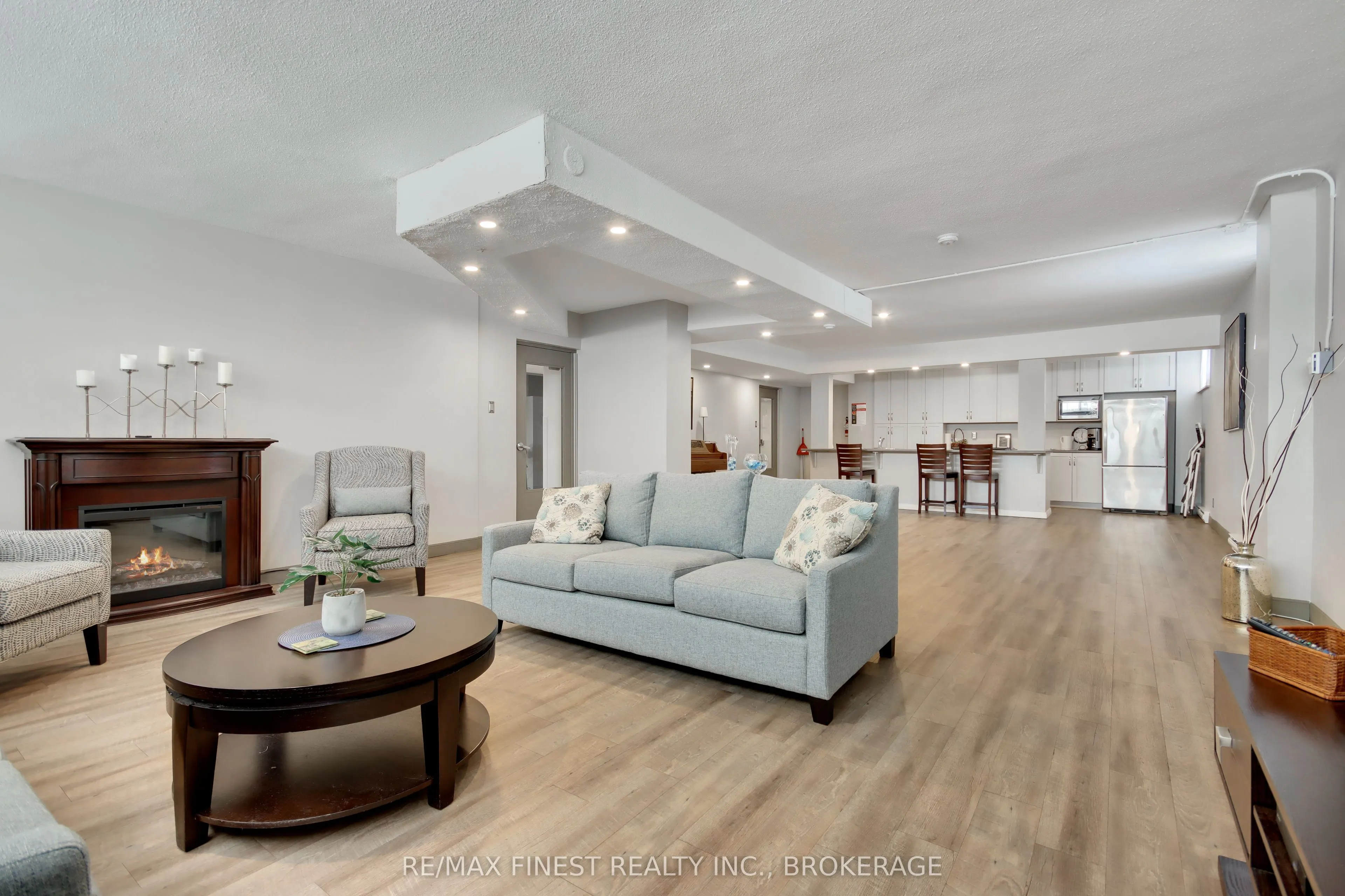 2 Mowat Avenue #206