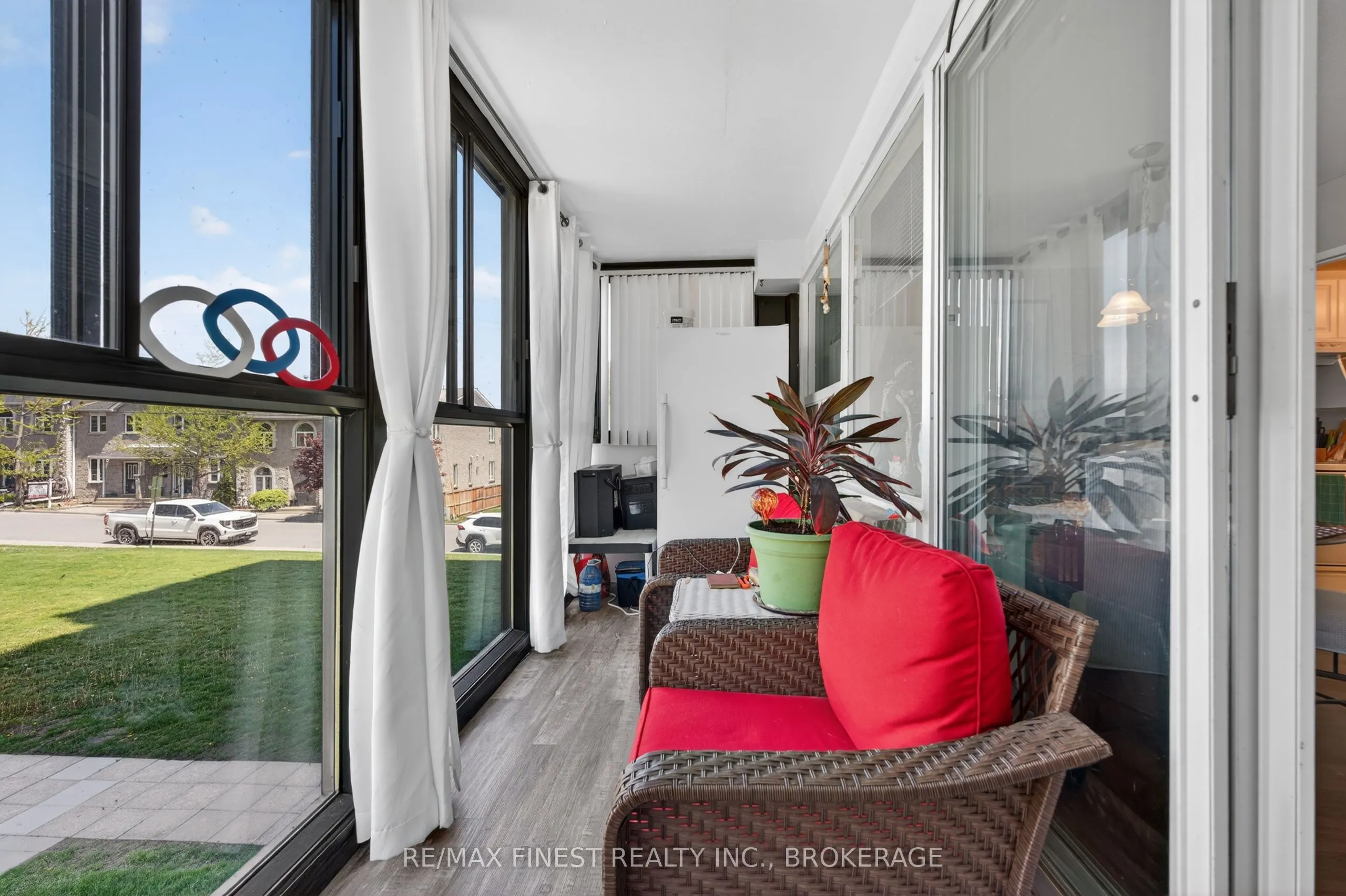 2 Mowat Avenue #206