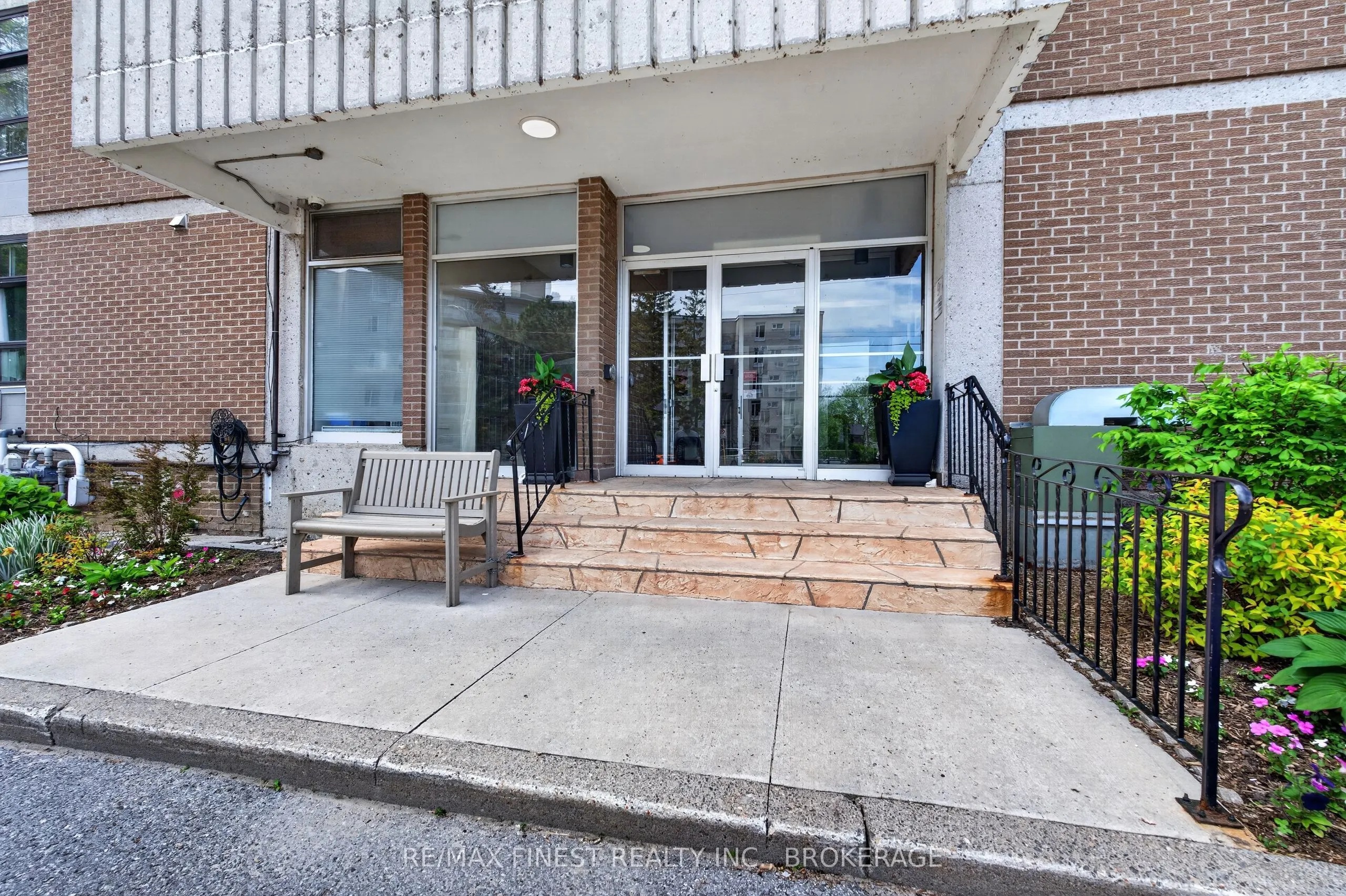 2 Mowat Avenue #206