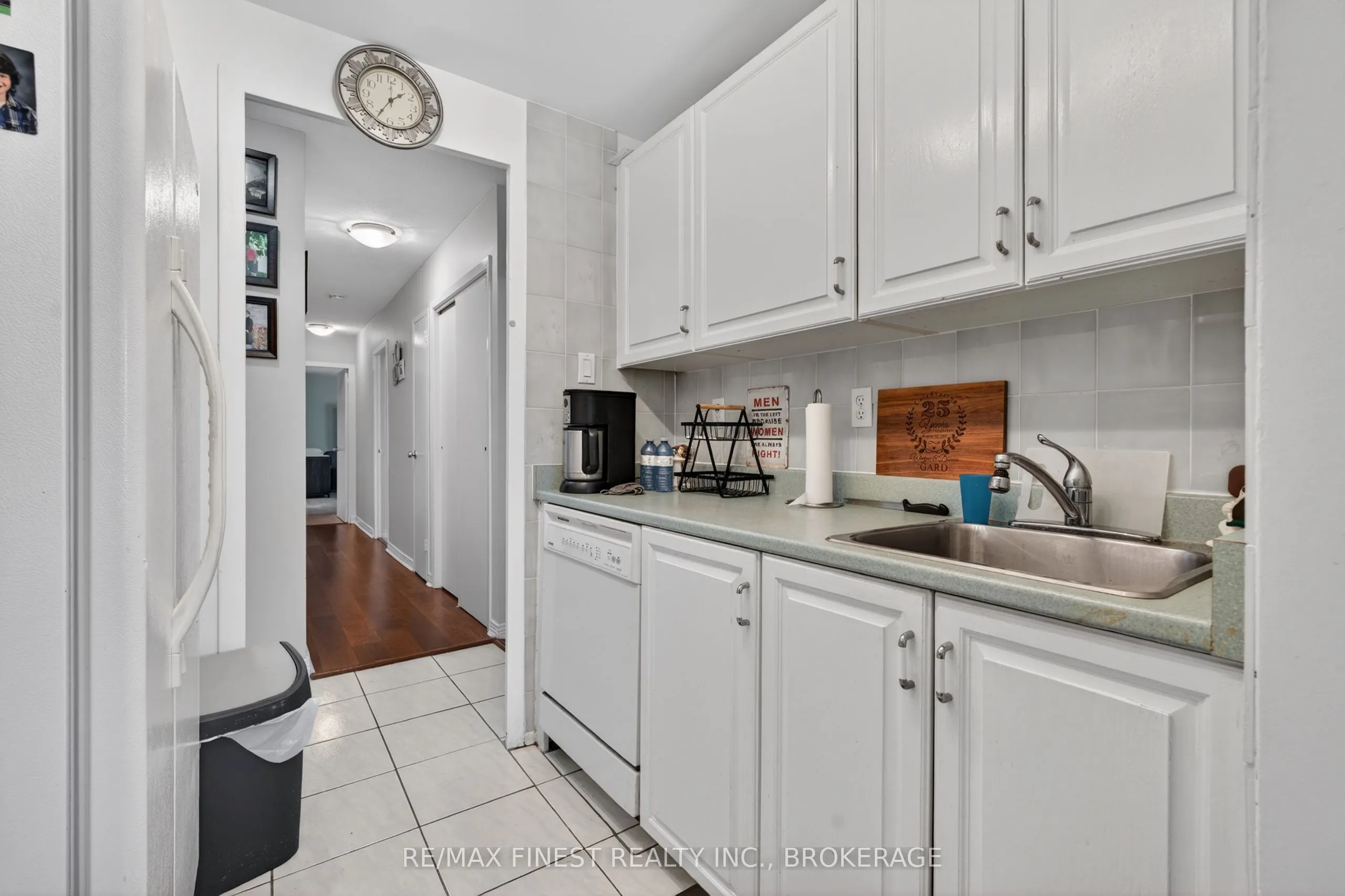 2 Mowat Avenue #206
