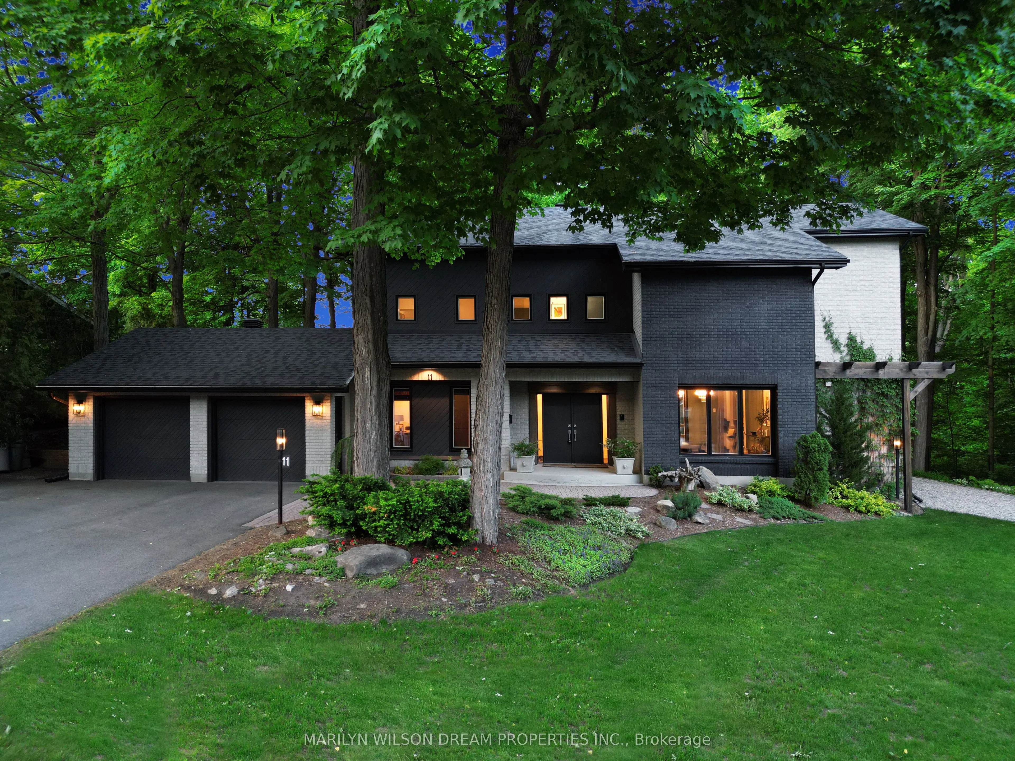 11 Burrows Road